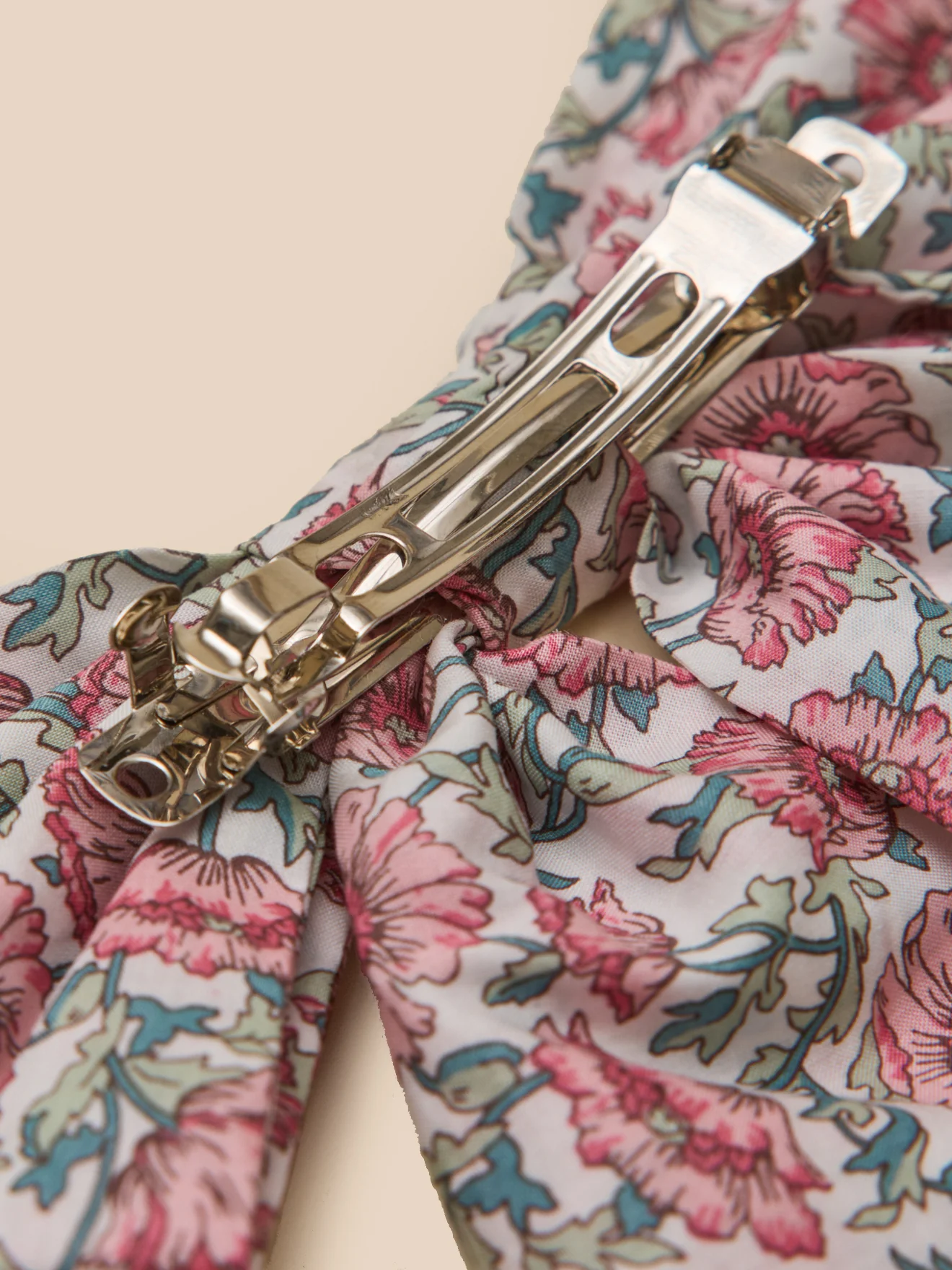 Barrette Fille grand noeud en tissu Liberty - Image 4