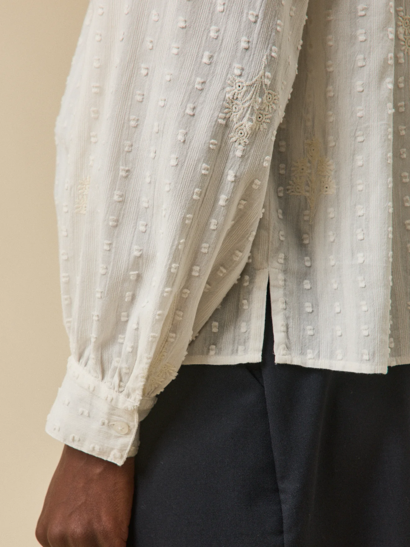 Blouse plumetis brodé femme - Image 4
