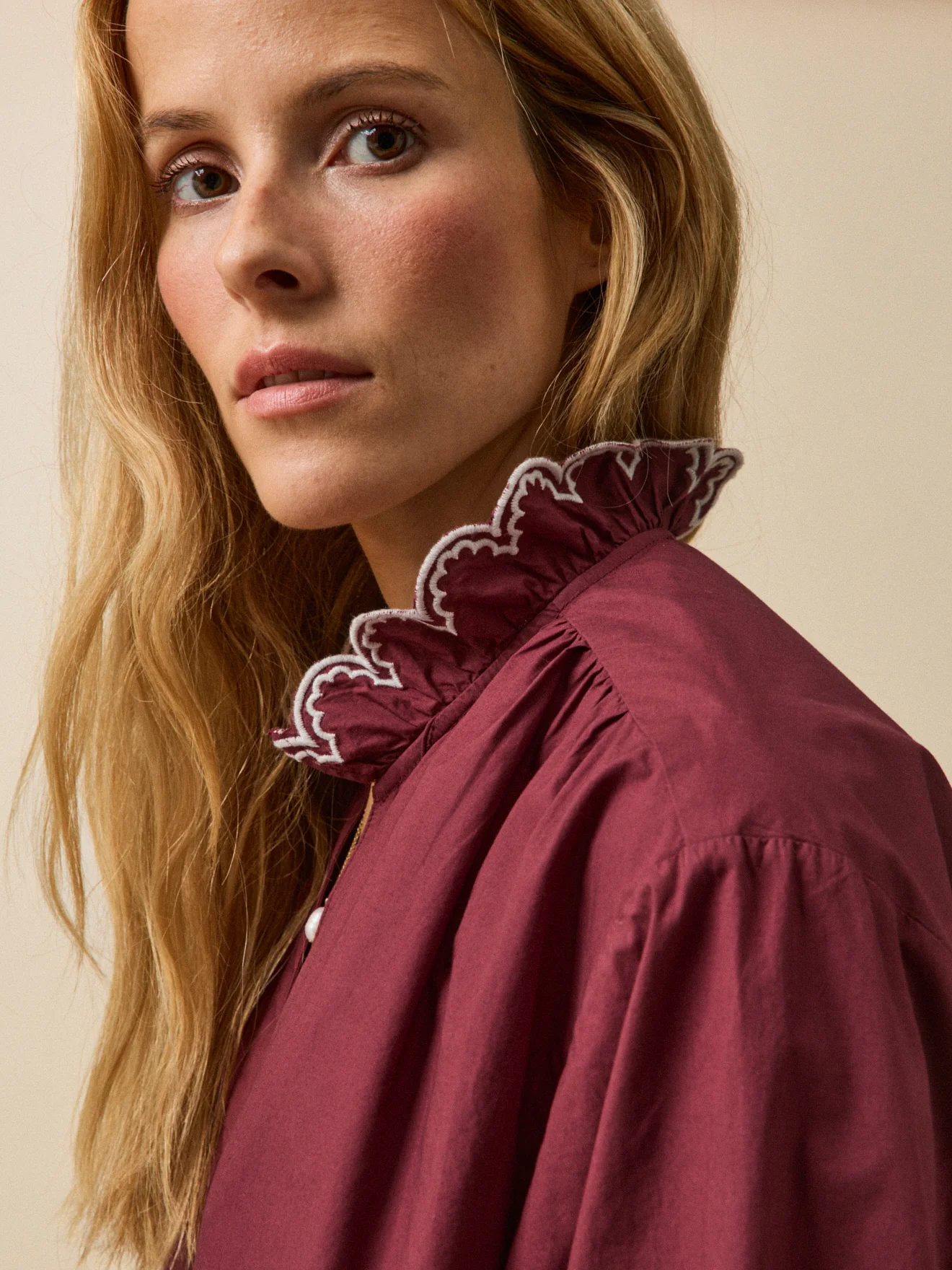 Blouse col volanté coton brodé femme - Image 3