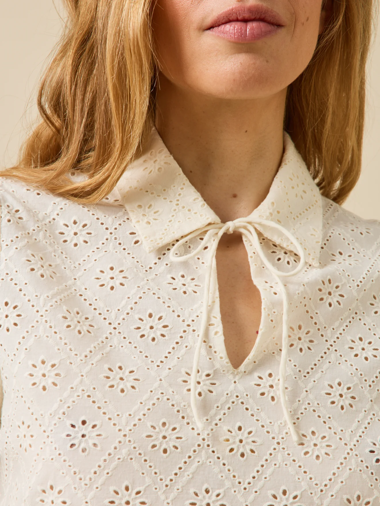Top col polo femme broderie anglaise - Image 4