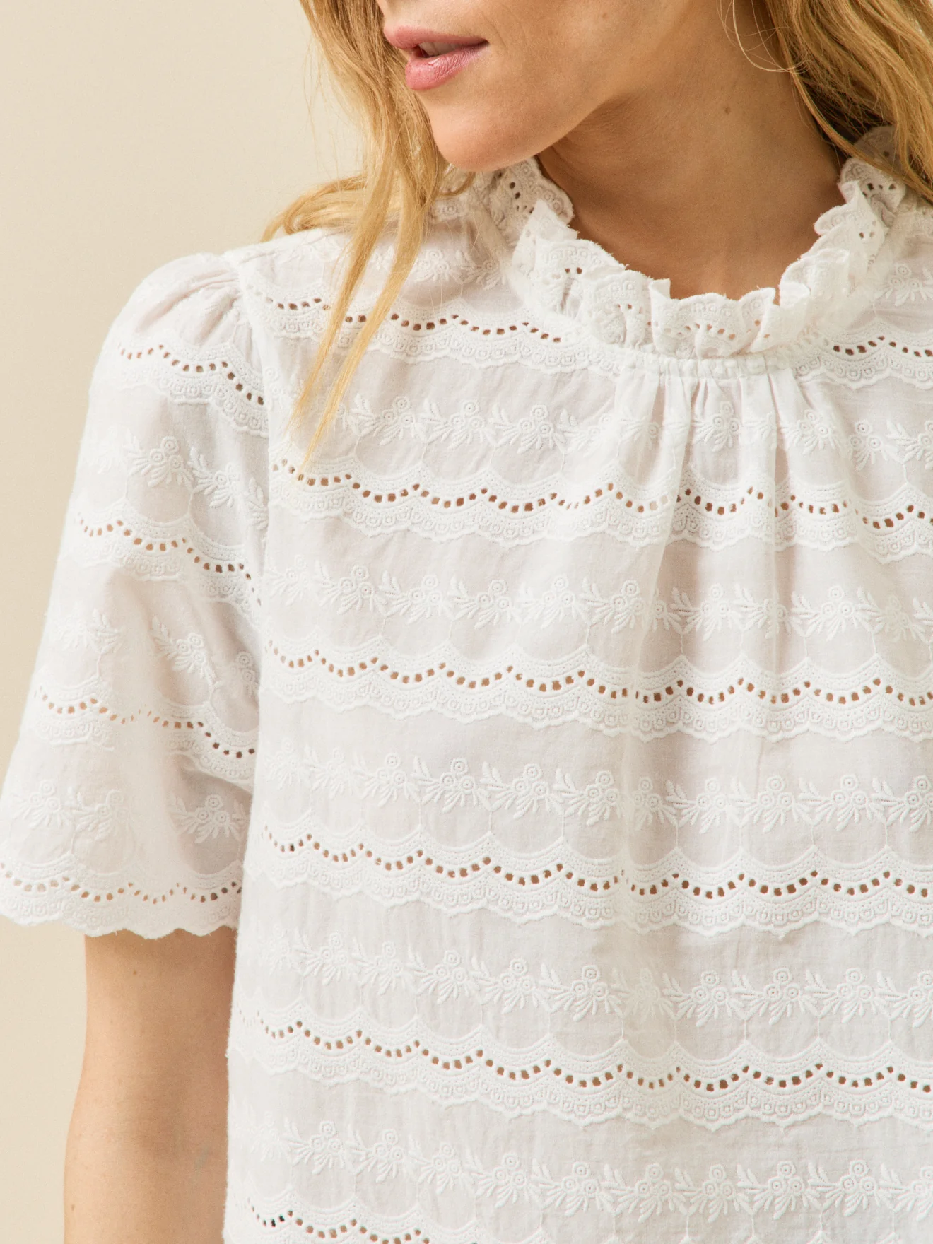 Top broderie anglaise col volanté femme - Image 4