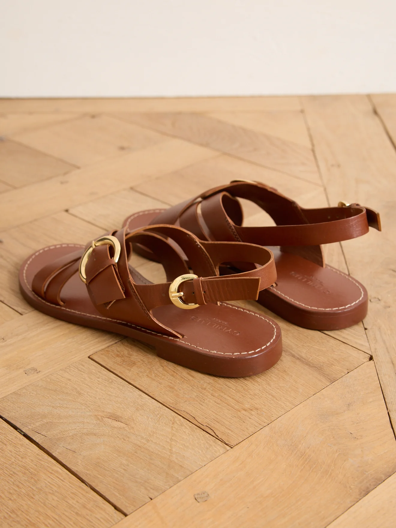 Sandales plates brides croisées cuir femme - Image 4
