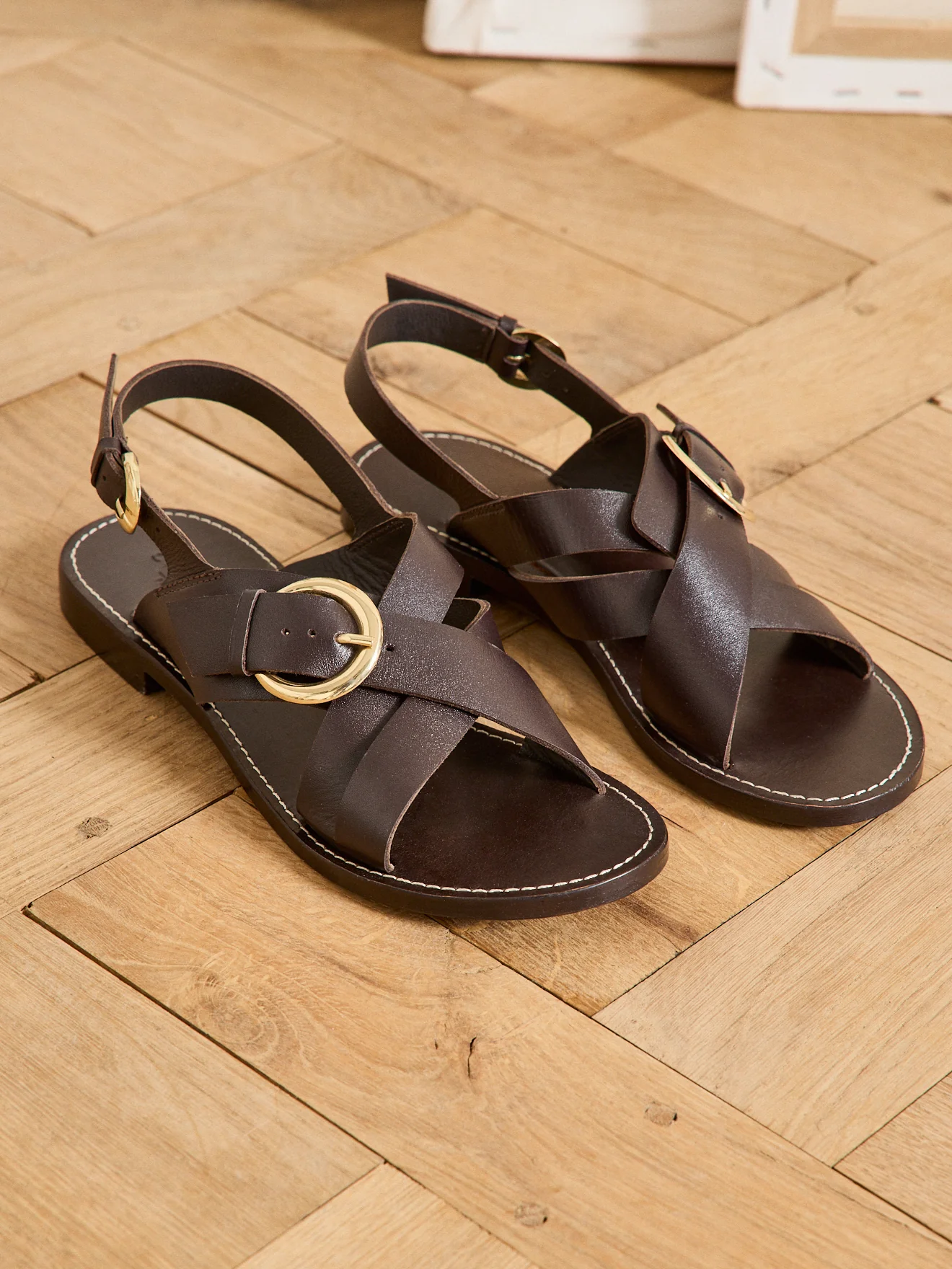 Sandales plates brides croisées cuir femme - Image 3
