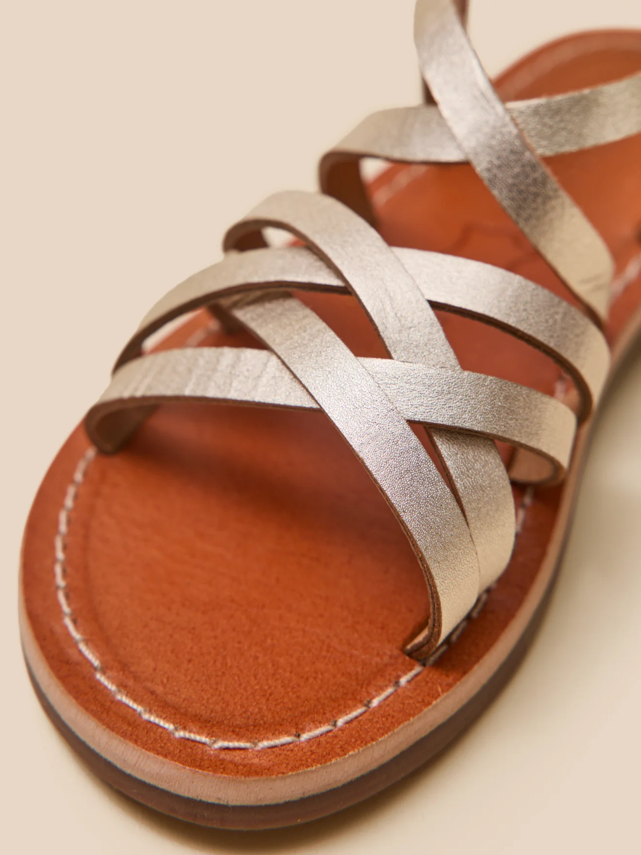 Sandales dorées Fille en cuir - Image 4