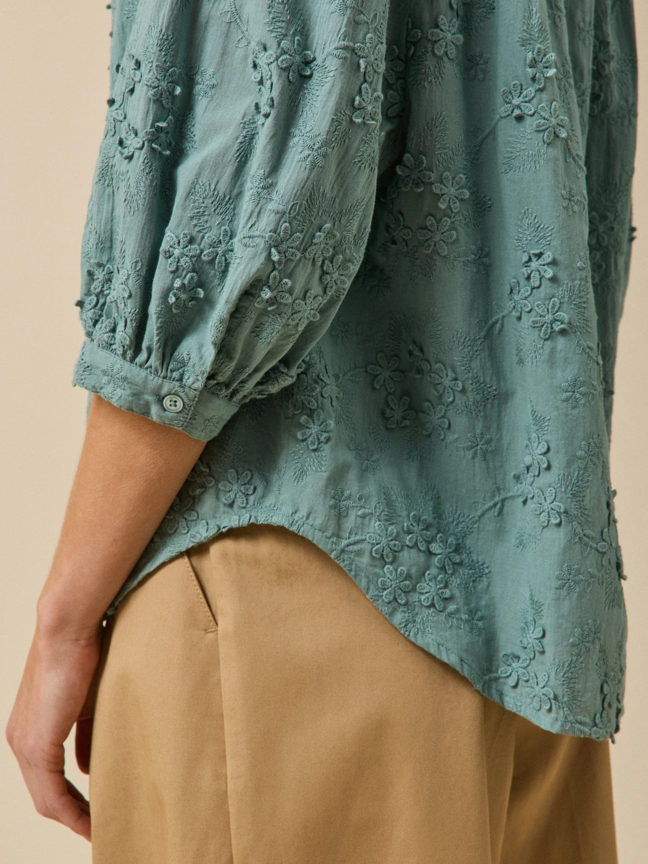 Blouse coton brodée fleurs 3D femme - Image 4