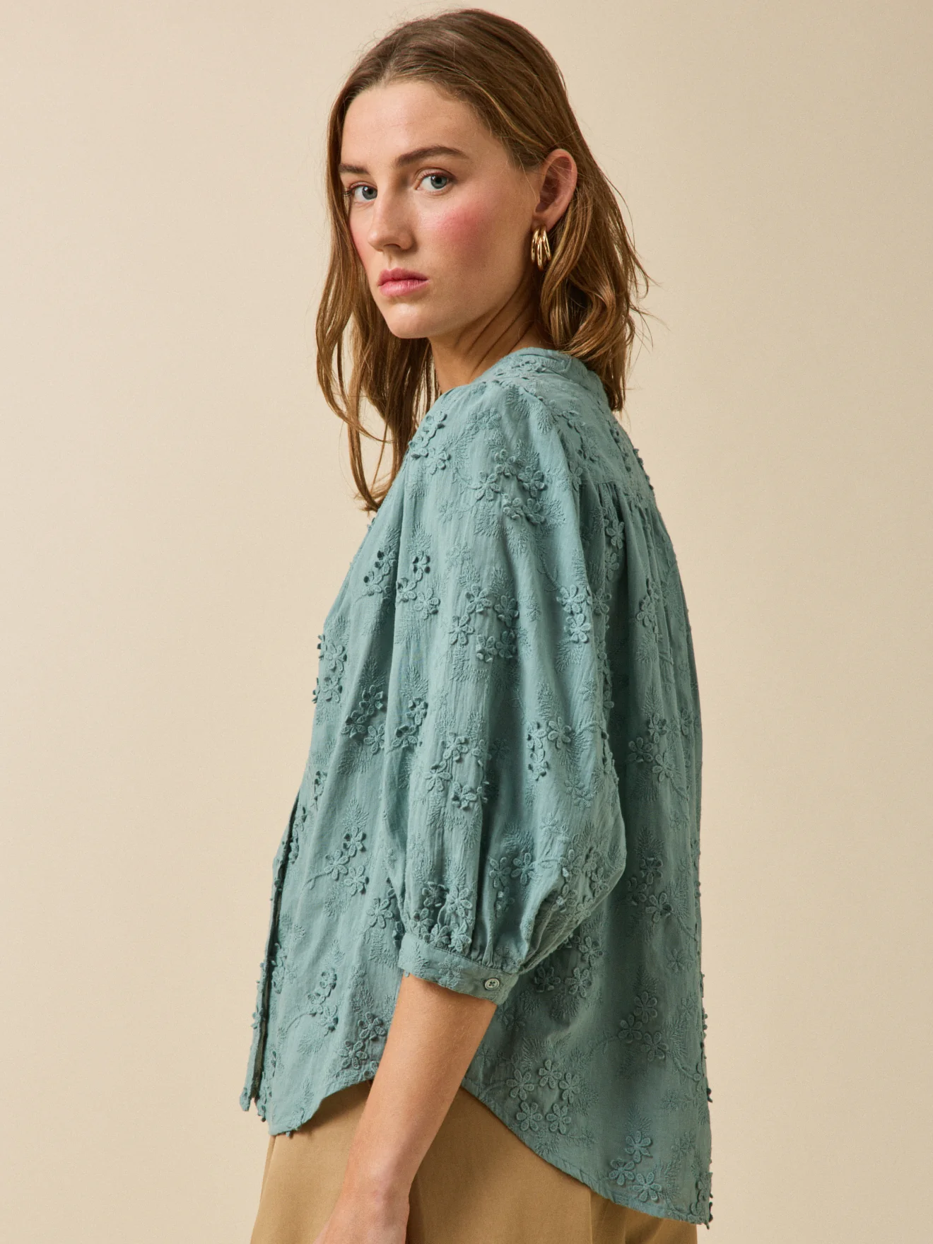 Blouse coton brodée fleurs 3D femme - Image 5