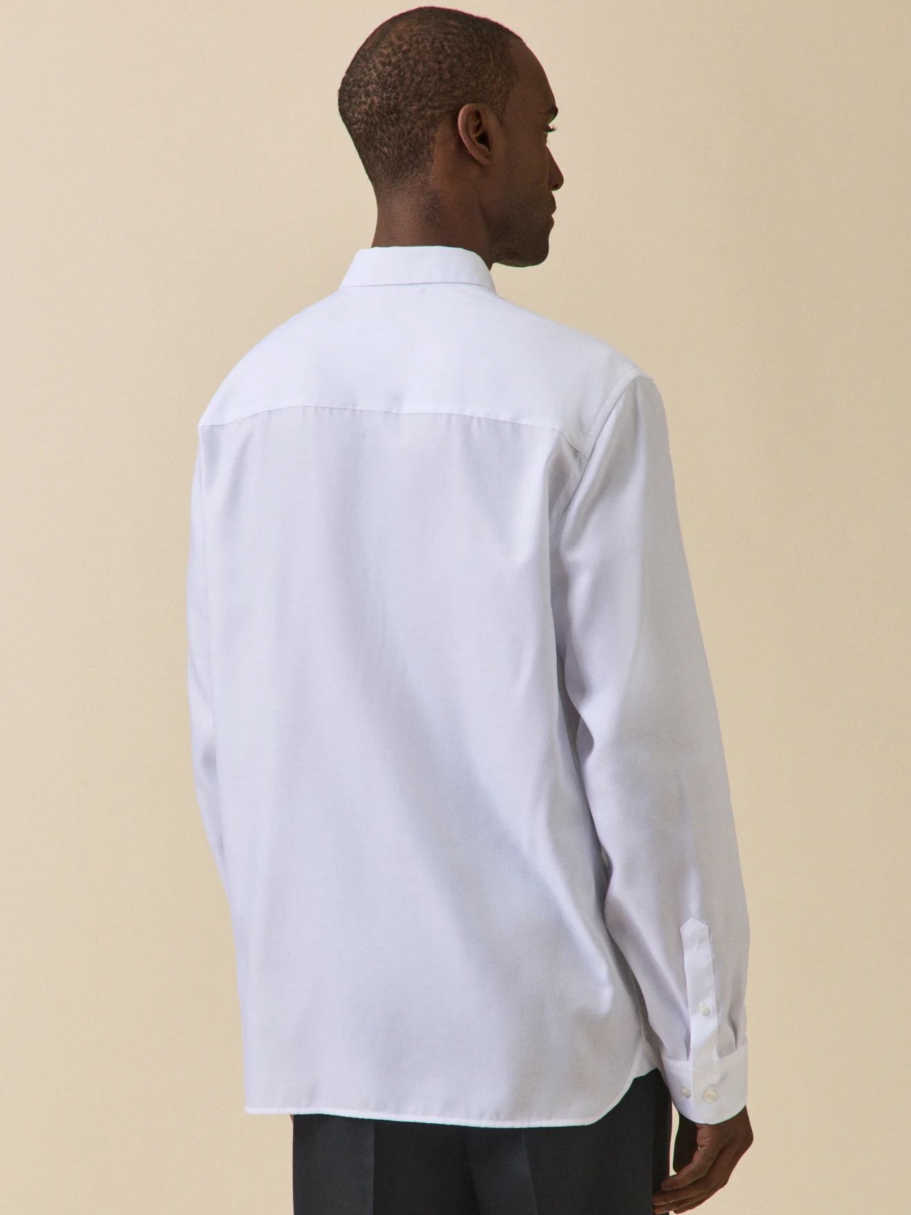 Chemise twill uni homme coupe ajustée - Image 2