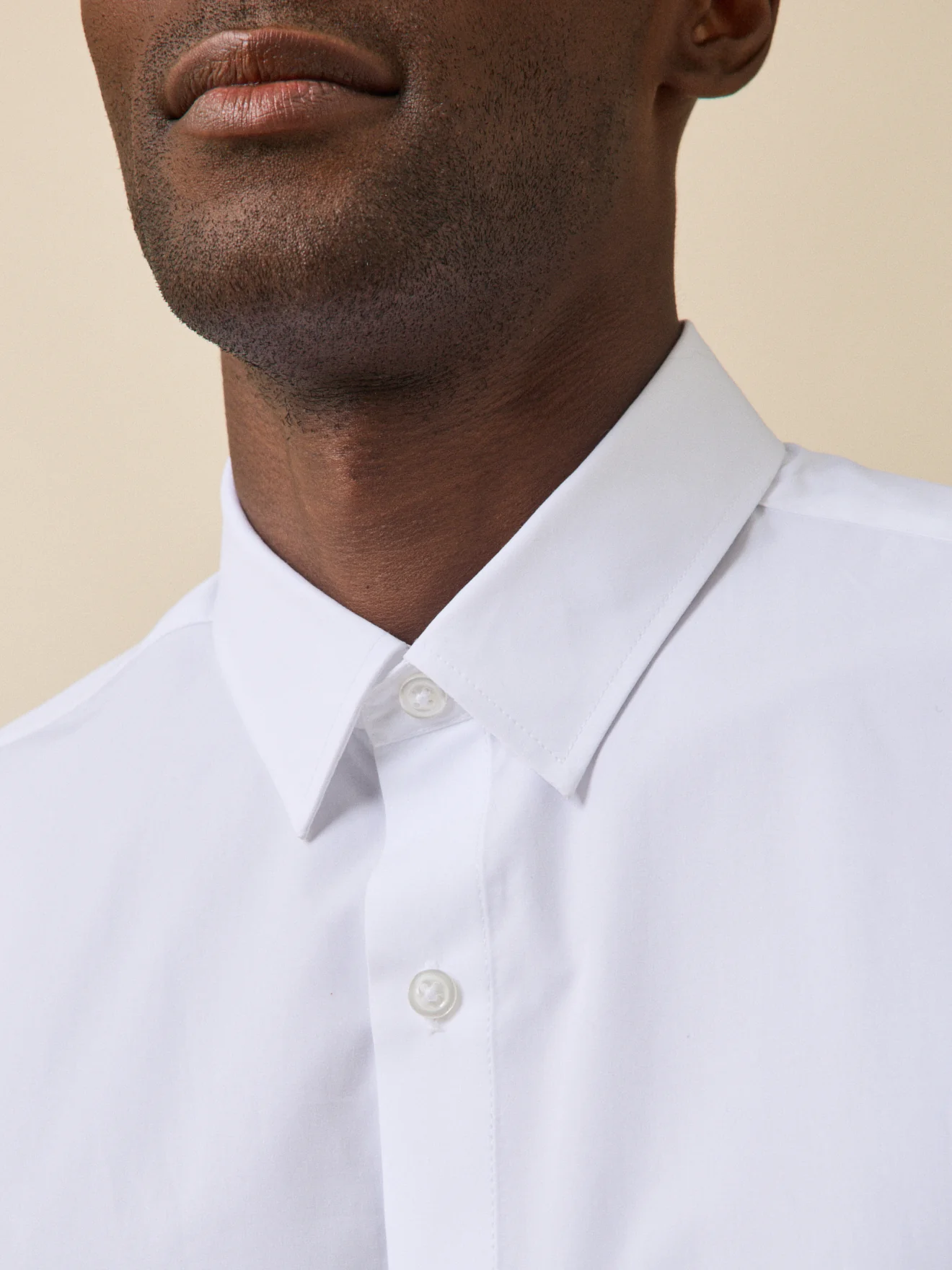 Chemise popeline unie homme coupe contemporaine - Image 3