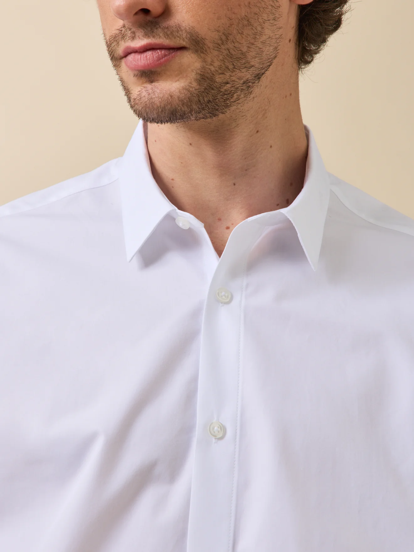 Chemise popeline unie homme coupe ajustée - Image 3