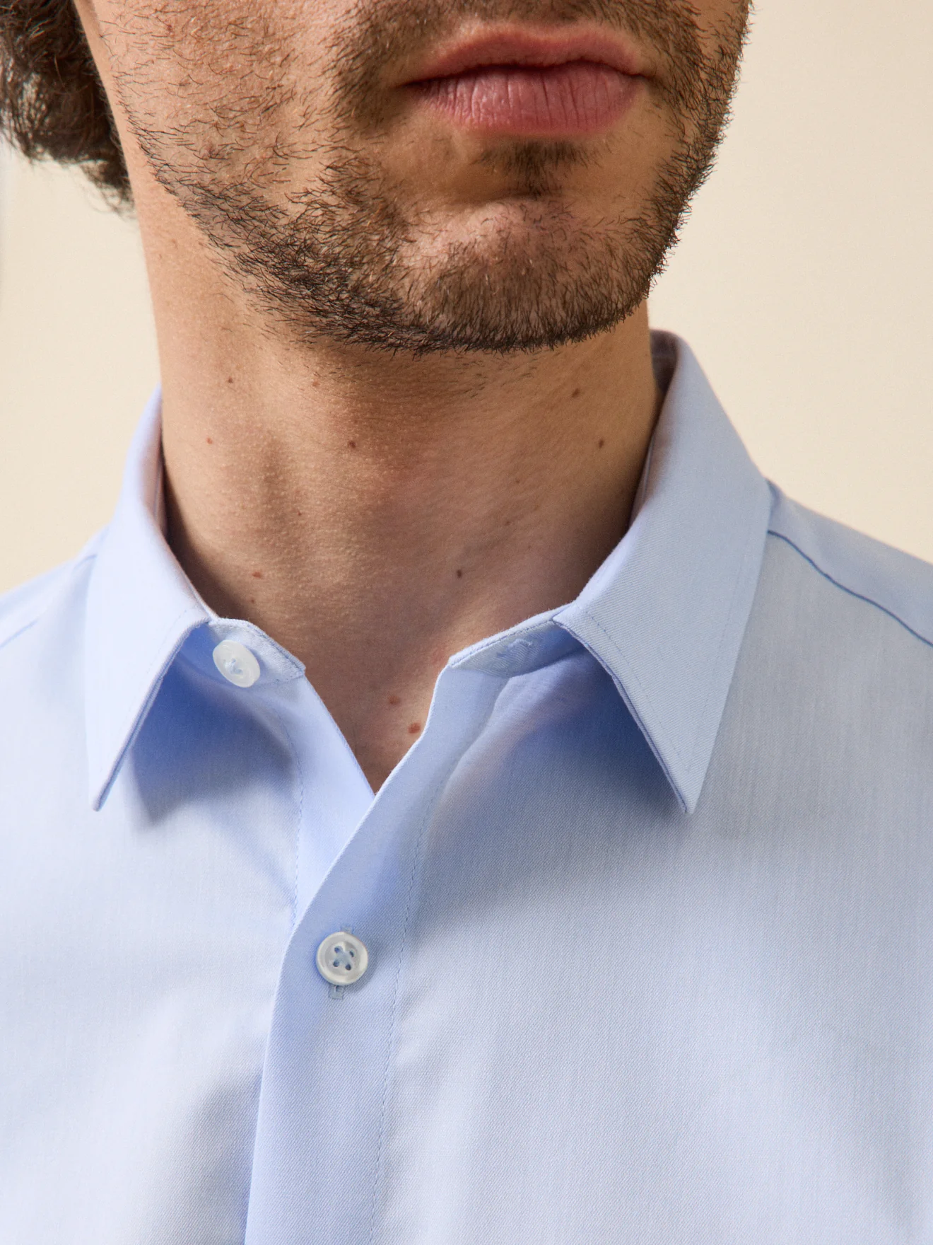 Chemise twill uni homme coupe contemporaine - Image 3
