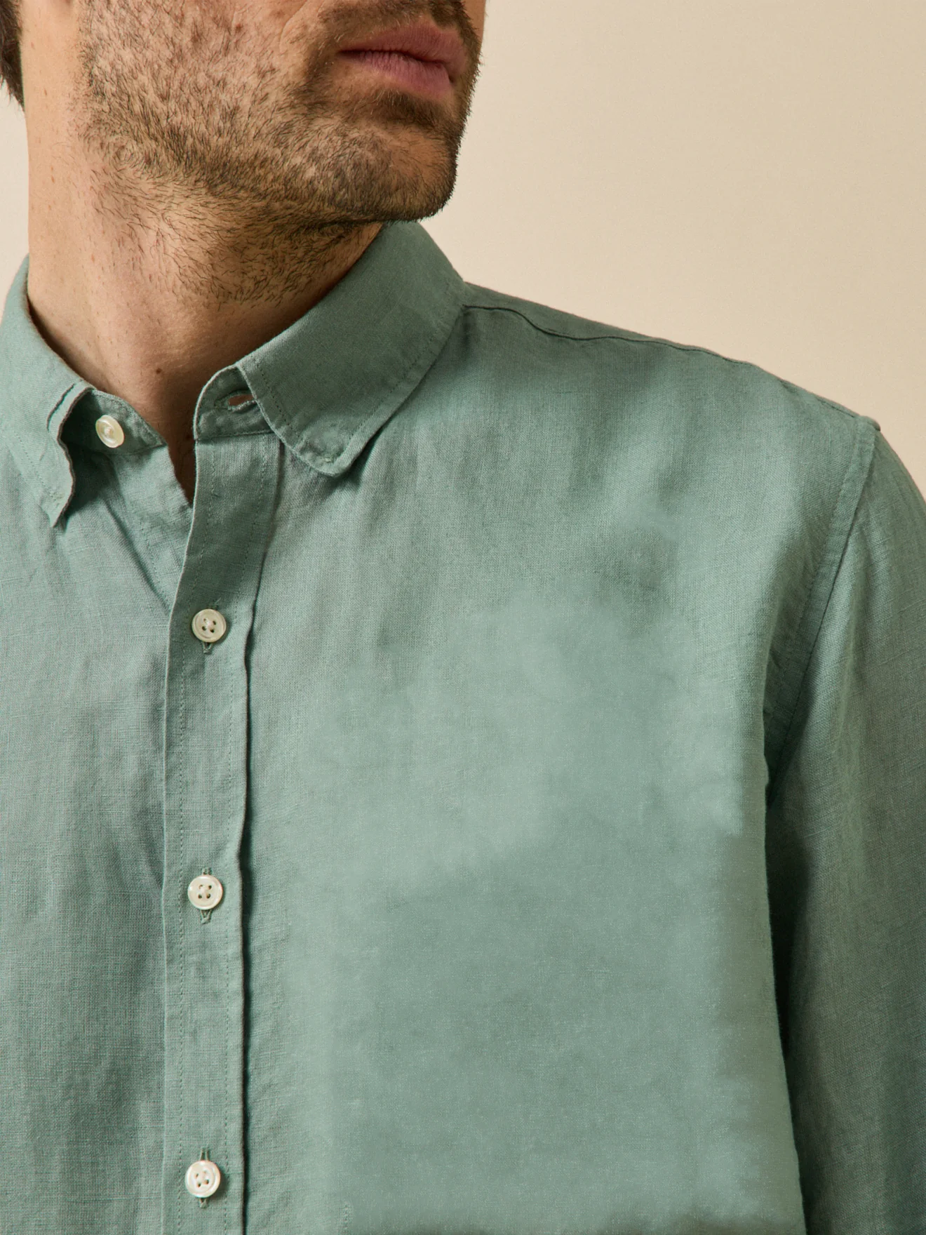 Chemise en lin homme coupe contemporaine - Image 3