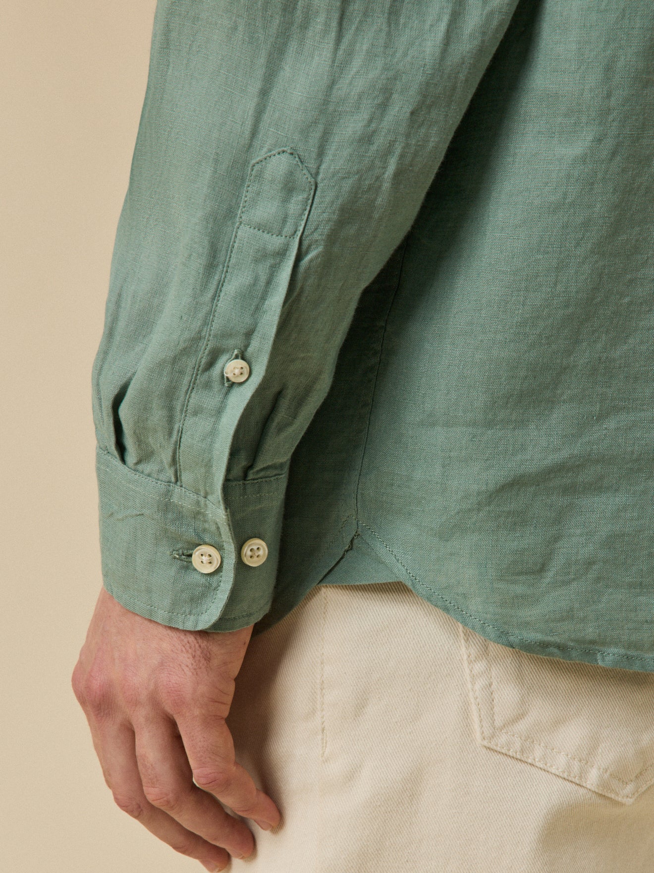 Chemise en lin homme coupe contemporaine - Image 4