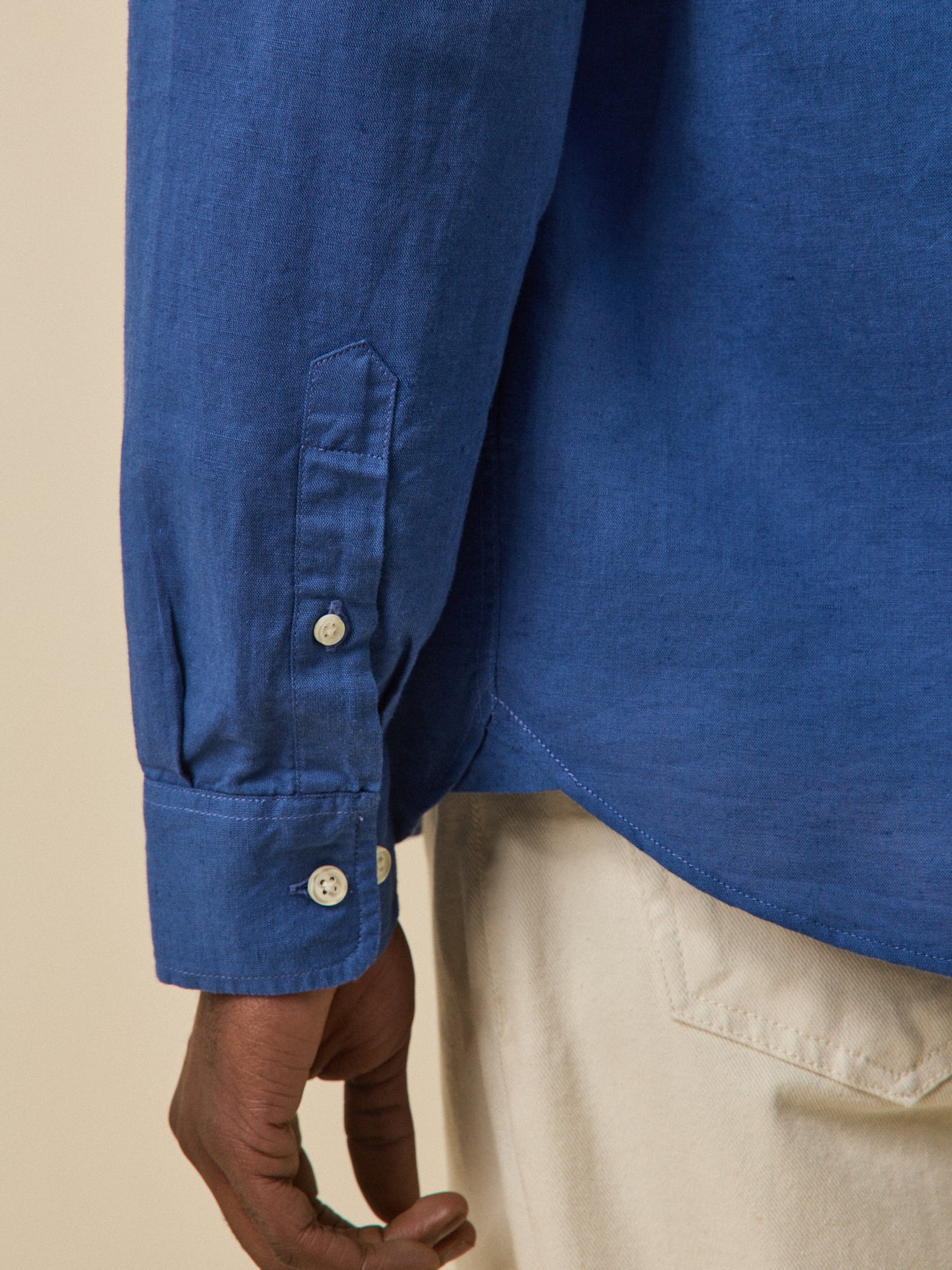 Chemise en lin homme coupe contemporaine - Image 4