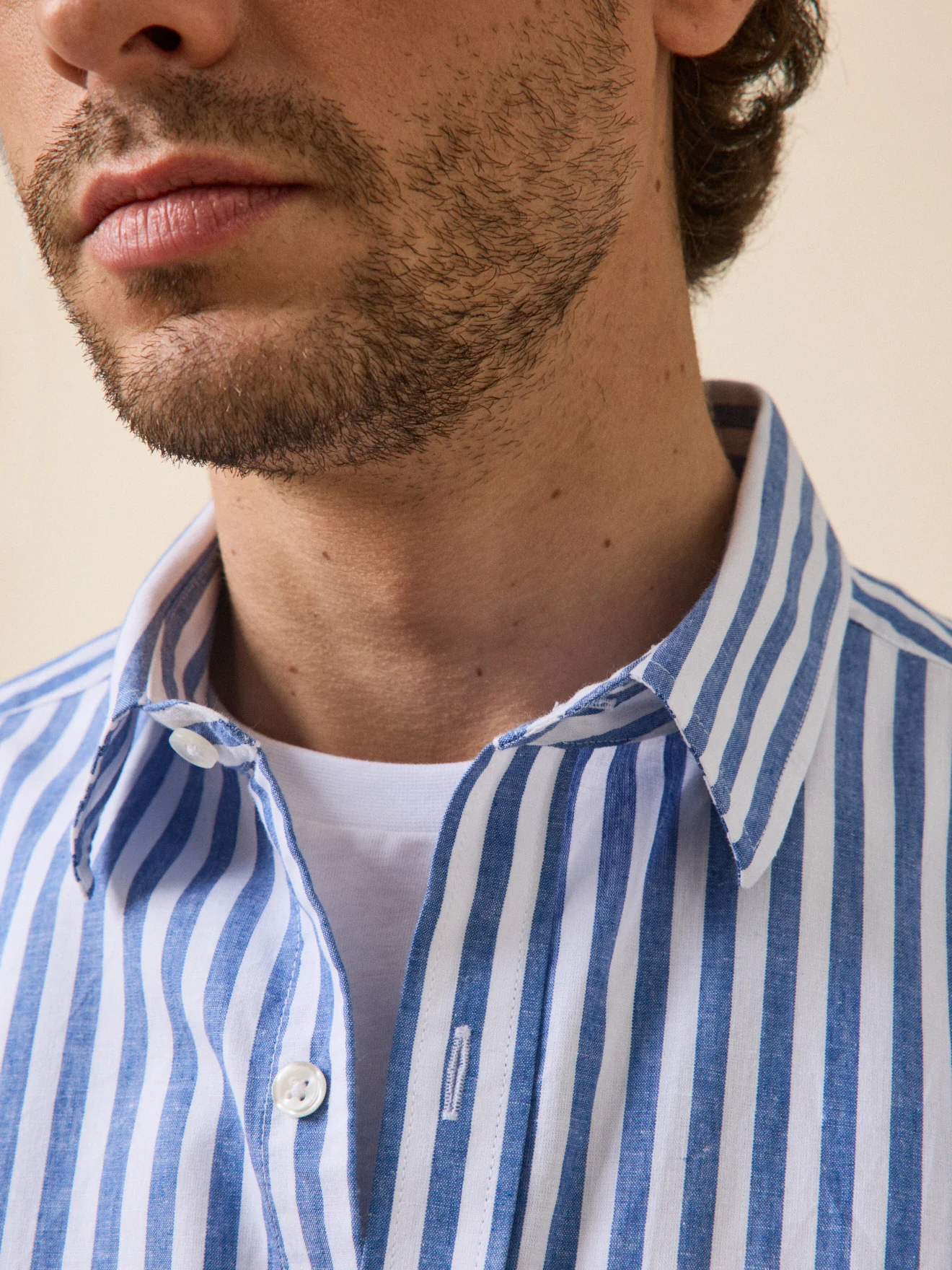Chemise manches courtes homme coupe contemporaine - Image 3