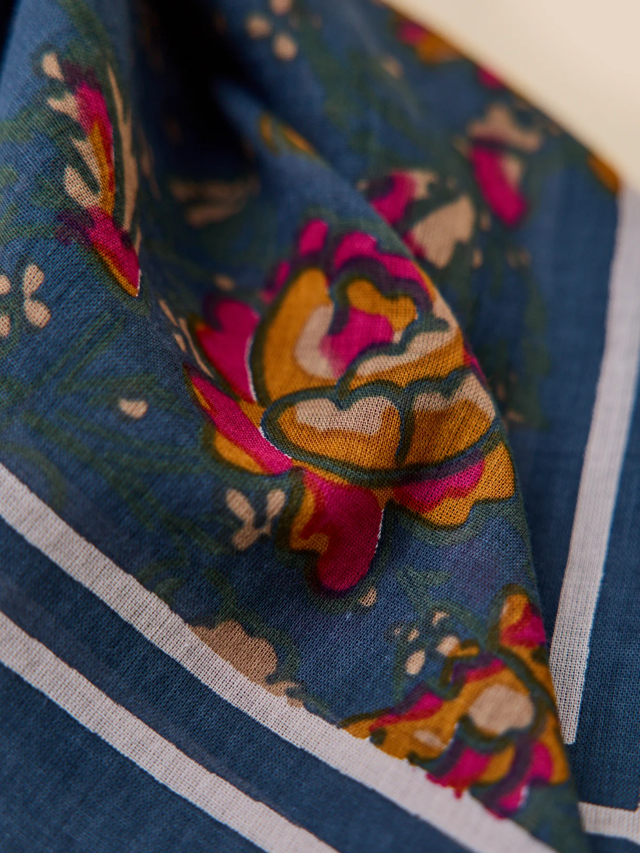 Foulard imprimé fleurs femme - Image 4