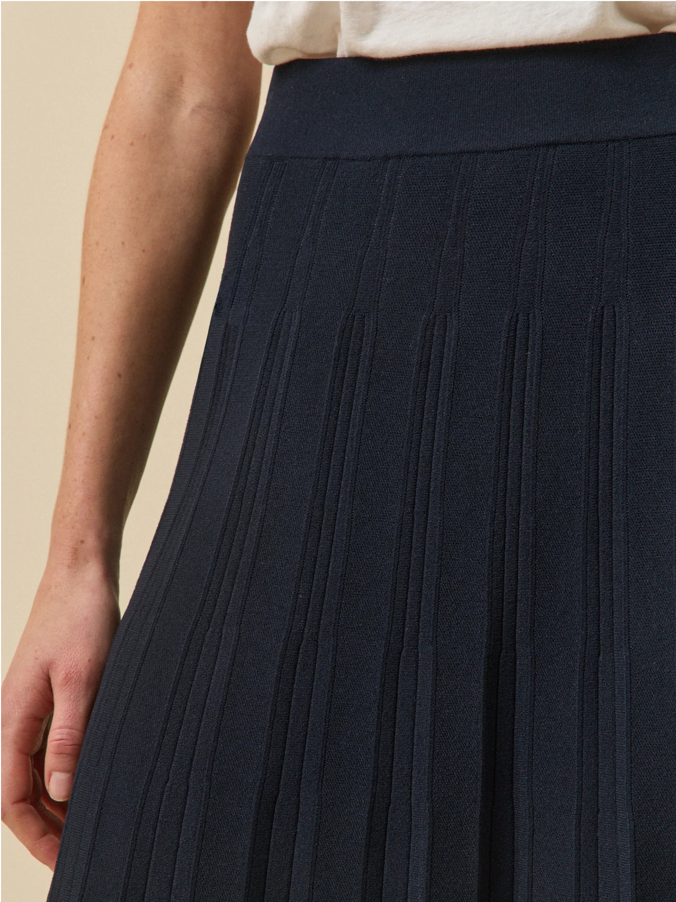 Jupe mi-longue maille plissée femme - Image 3