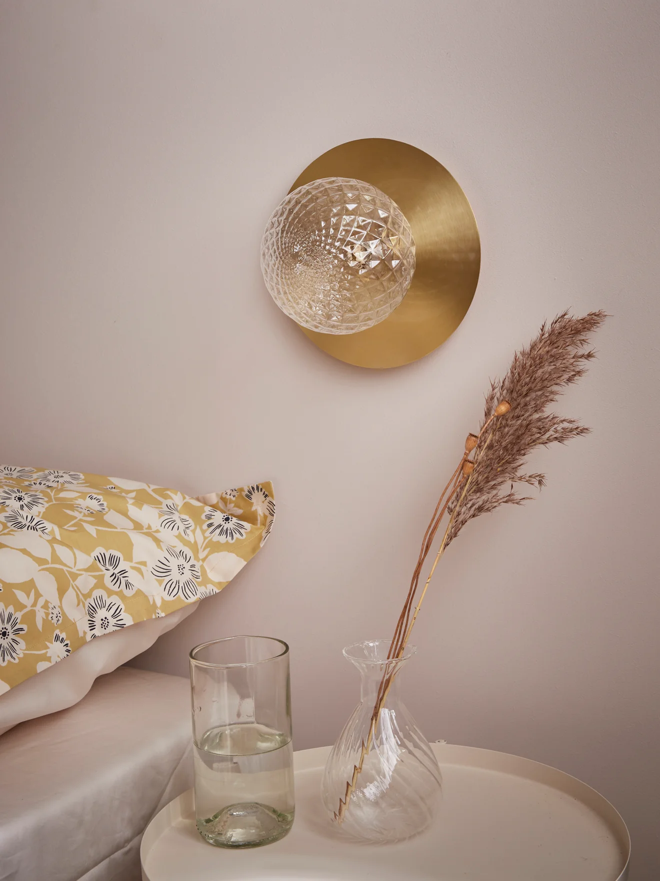 Applique globe et métal