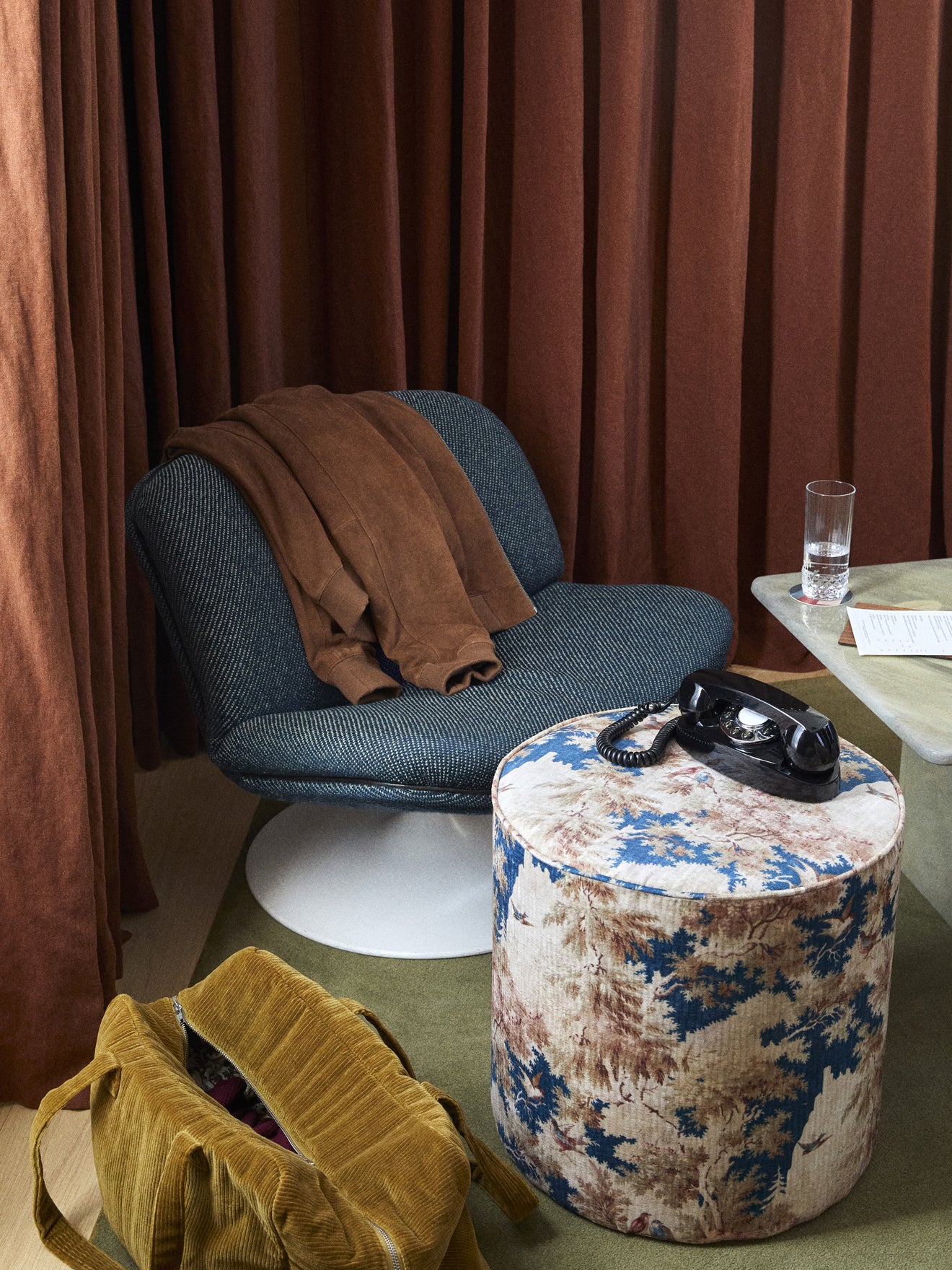 Pouf tapissier Anne - Image 4