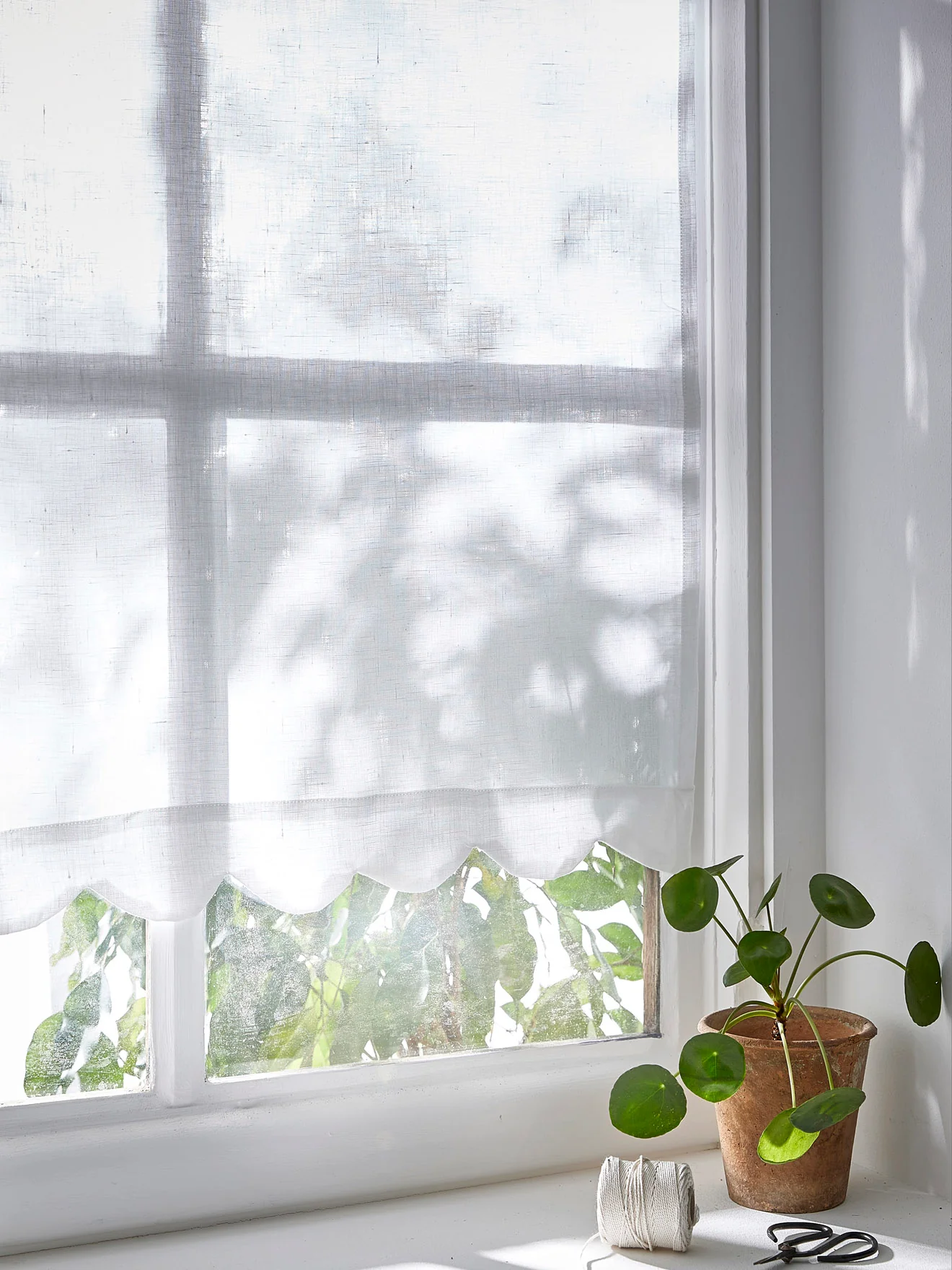 Brise-bise festonné en lin