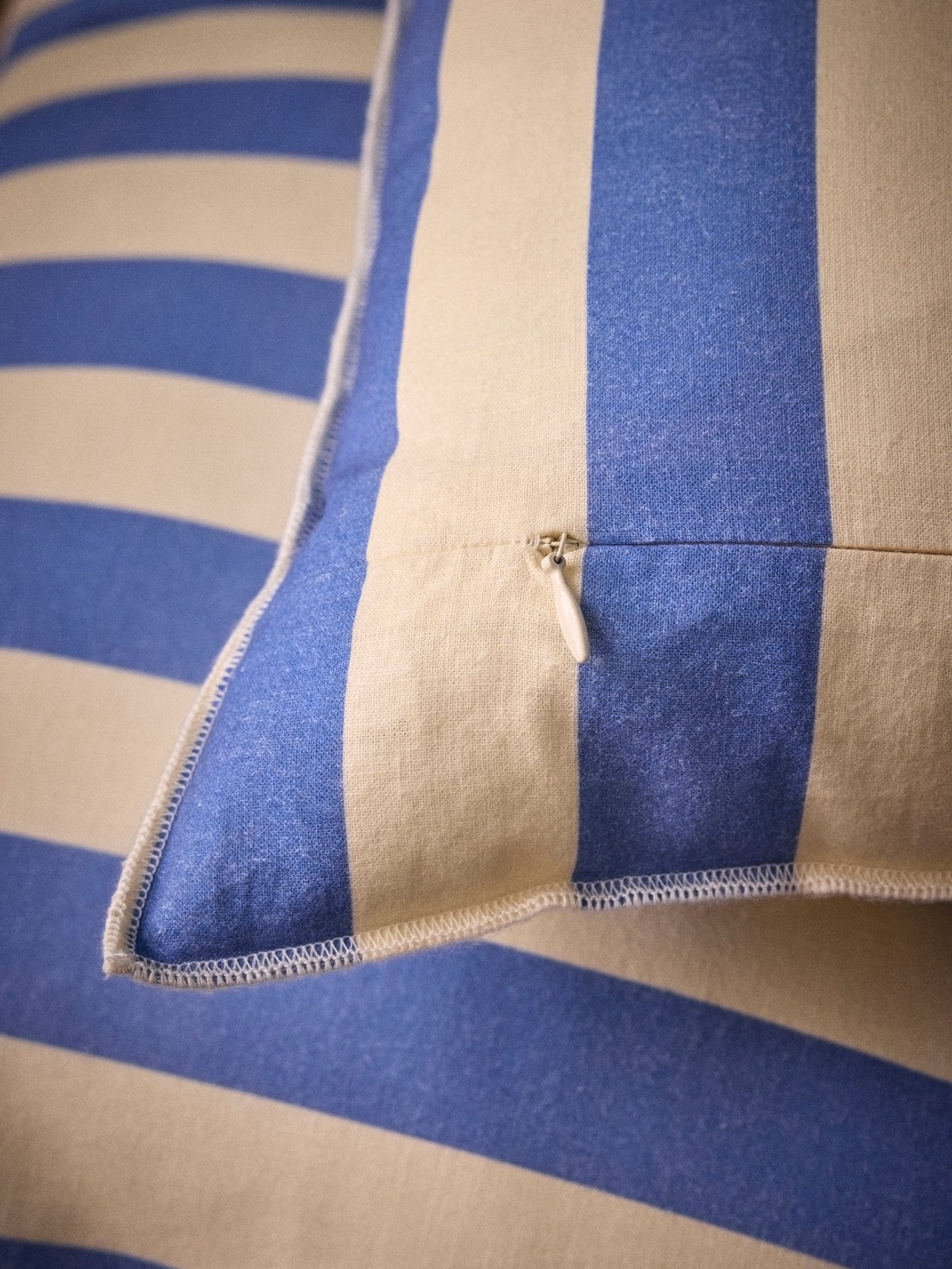 Housse de coussin rayée coton et lin - Image 2