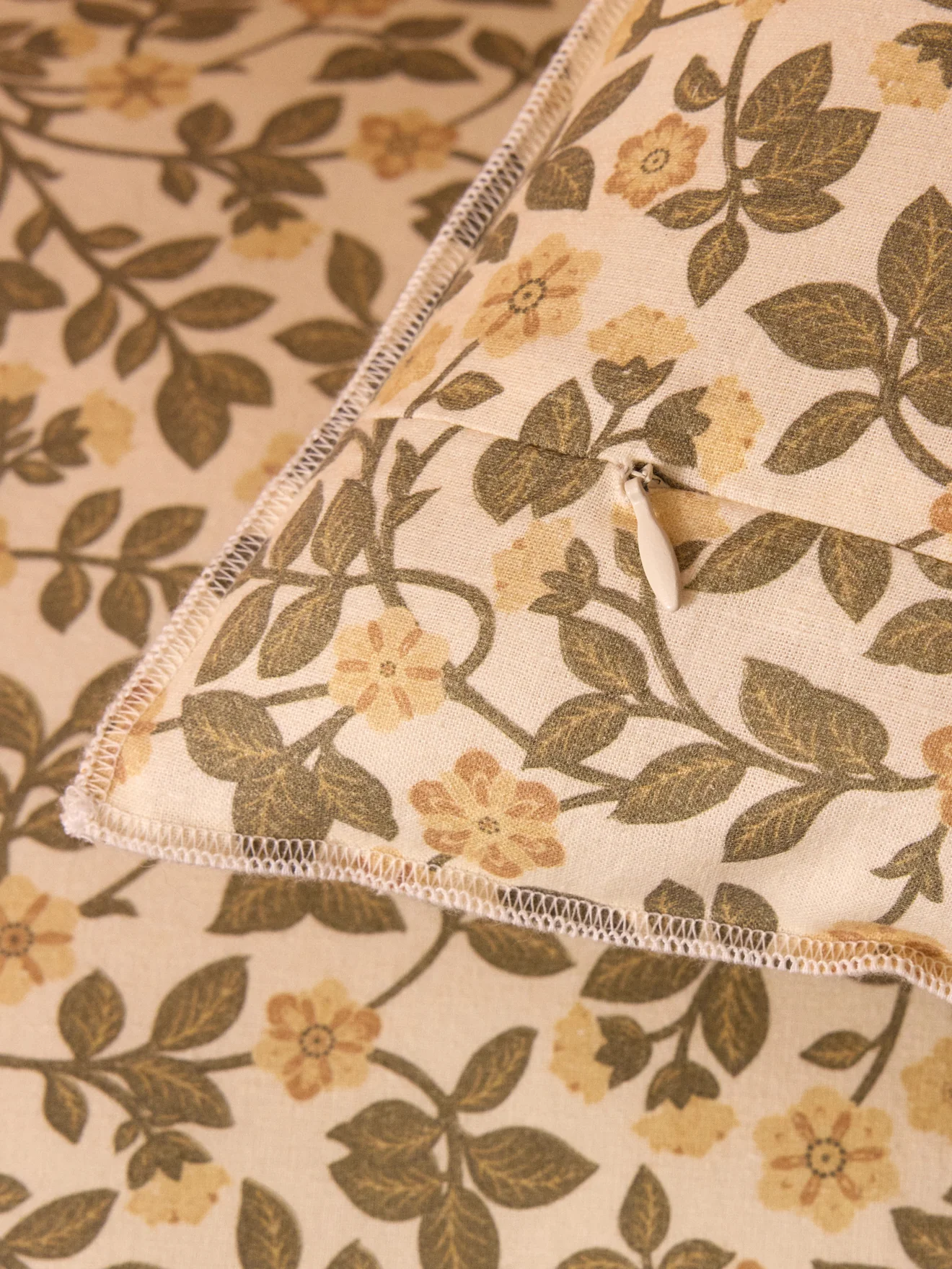 Housse de coussin fleurie coton et lin - Image 2