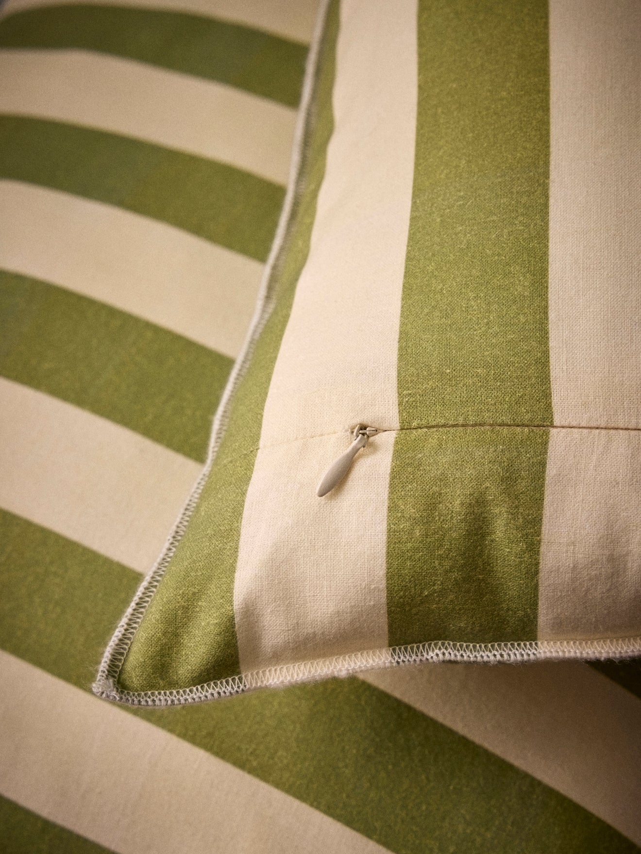 Housse de coussin rayée coton et lin - Image 2