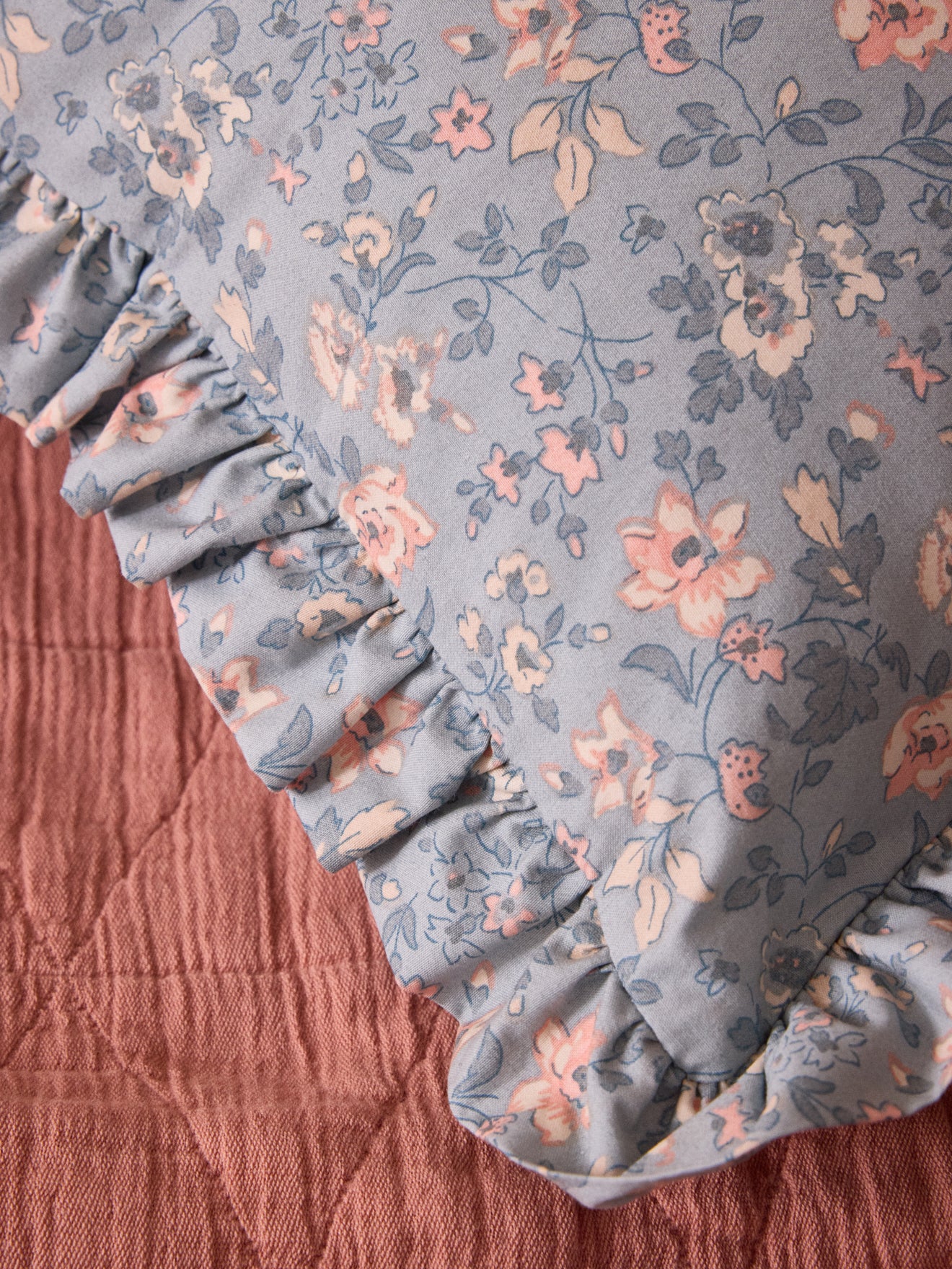 Coussin brodé Amour - Image 3