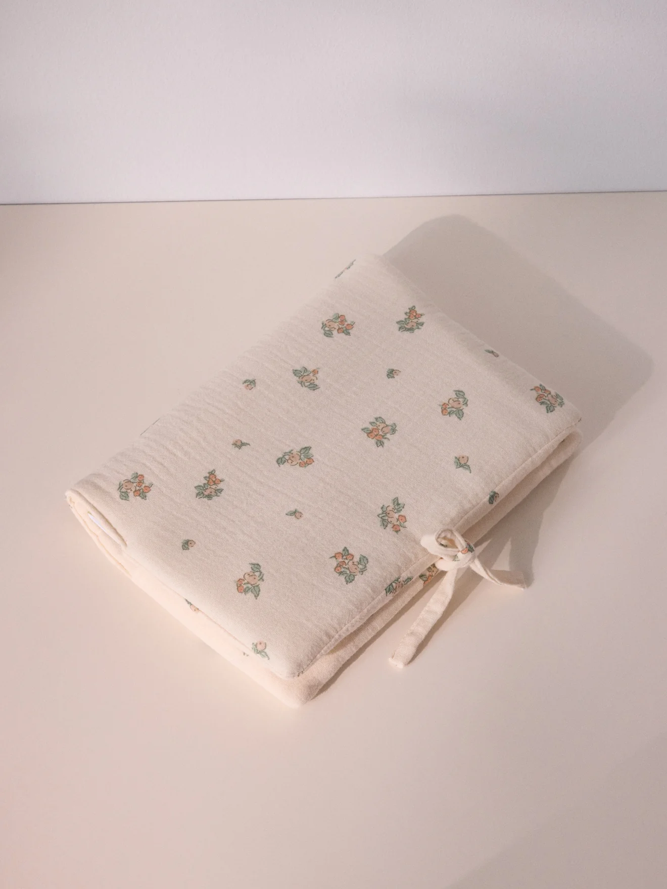 Housse pour carnet de santé en gaze hirondelles