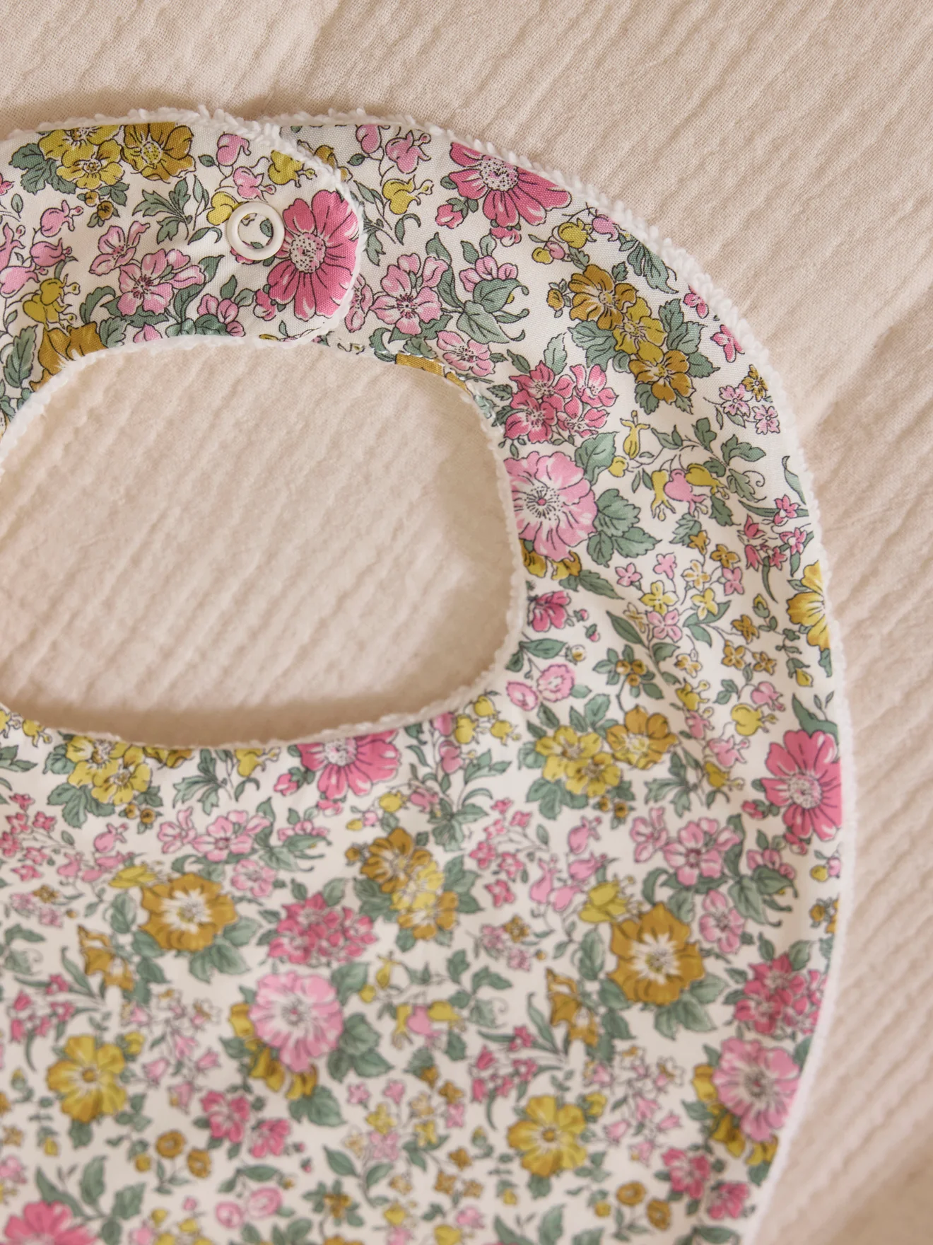 Bavoir éponge et tissu Liberty - Image 4