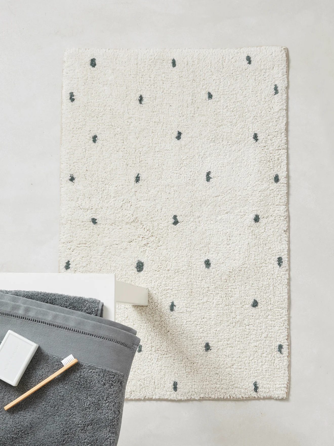 Tapis de bain à pois