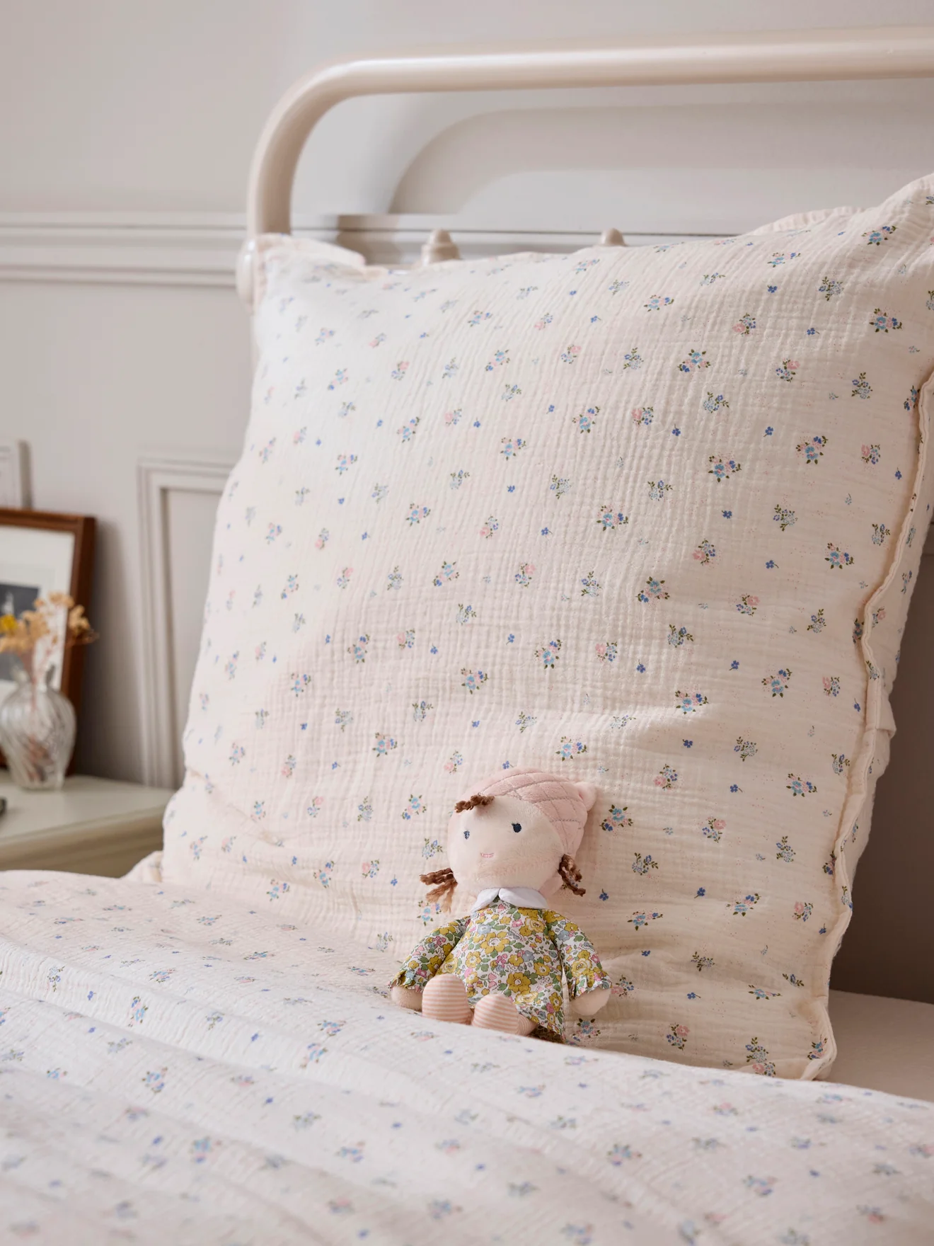 Poupée en velours et tissu Liberty - Image 3
