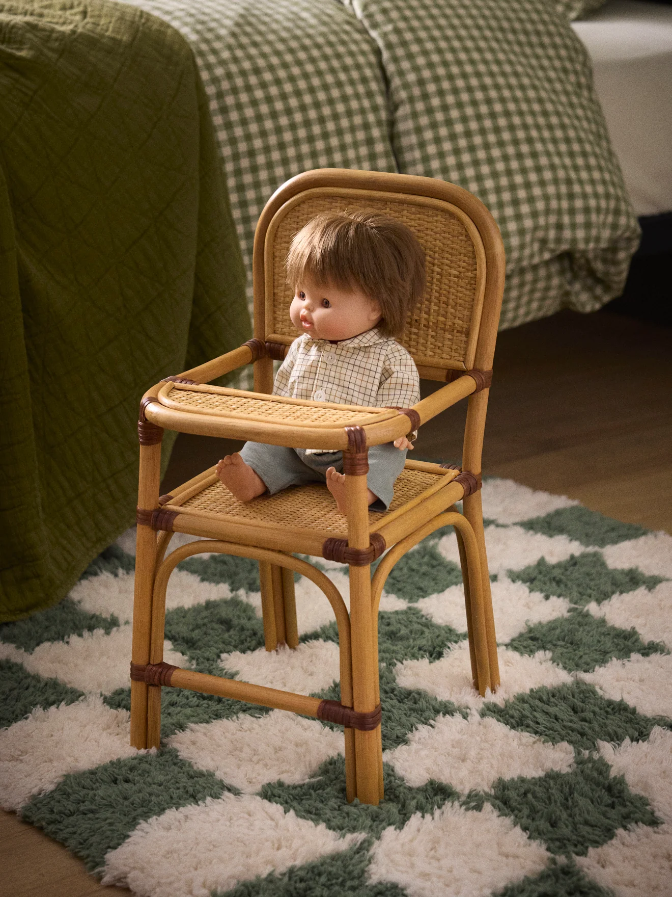 Chaise haute en rotin pour poupée - Image 5