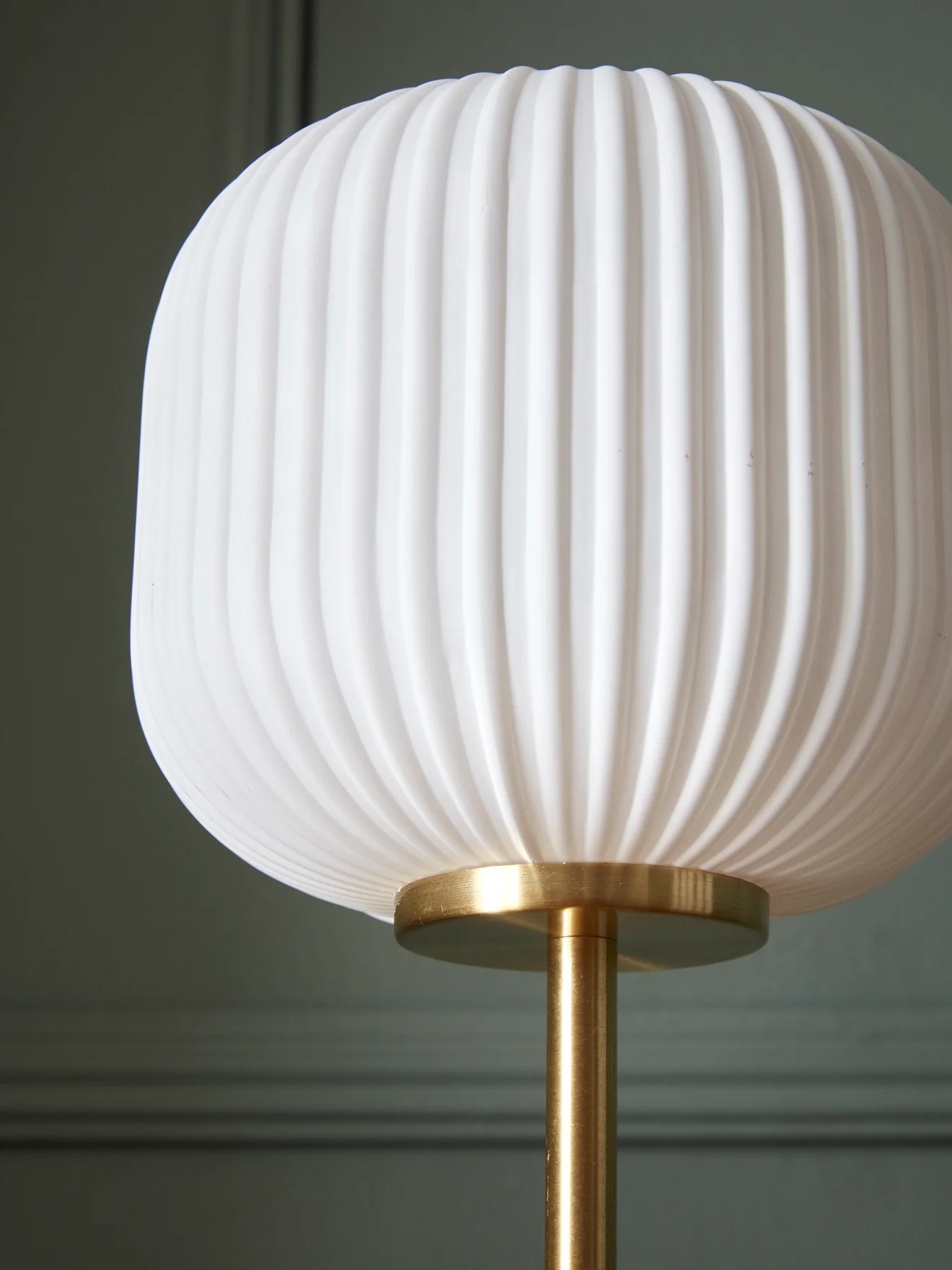 Lampe laiton et verre strié - Image 4