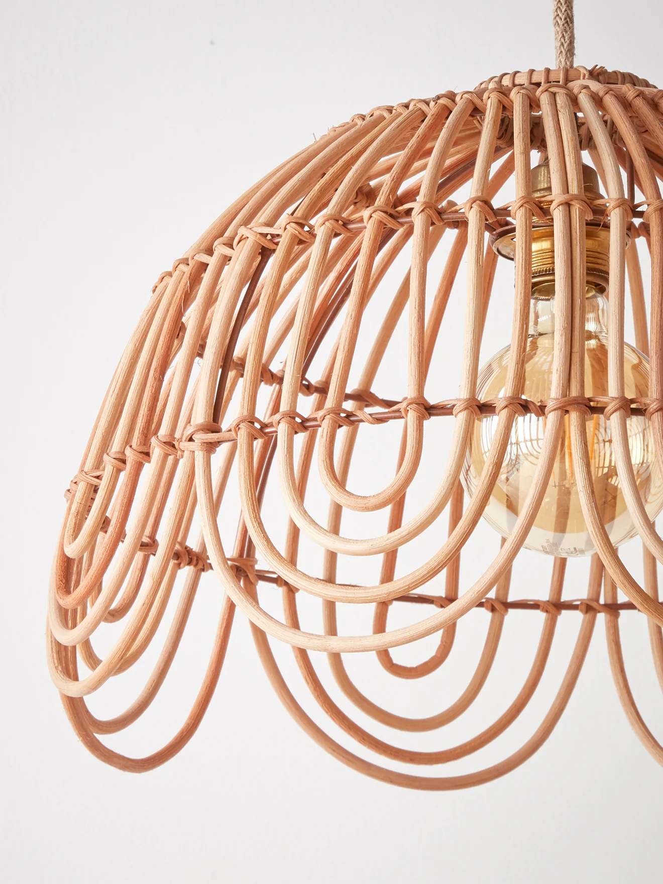 Suspension rotin forme fleur - Image 2