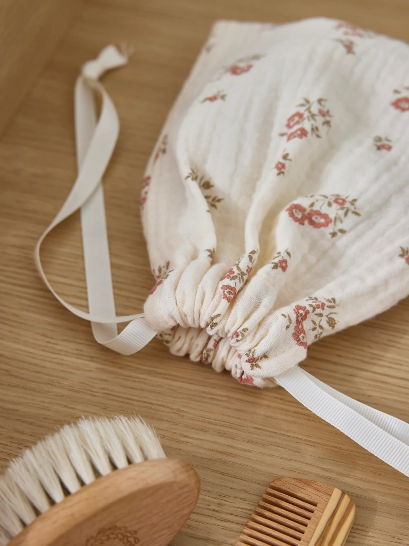 Brosse et peigne bébé en bois - Image 3