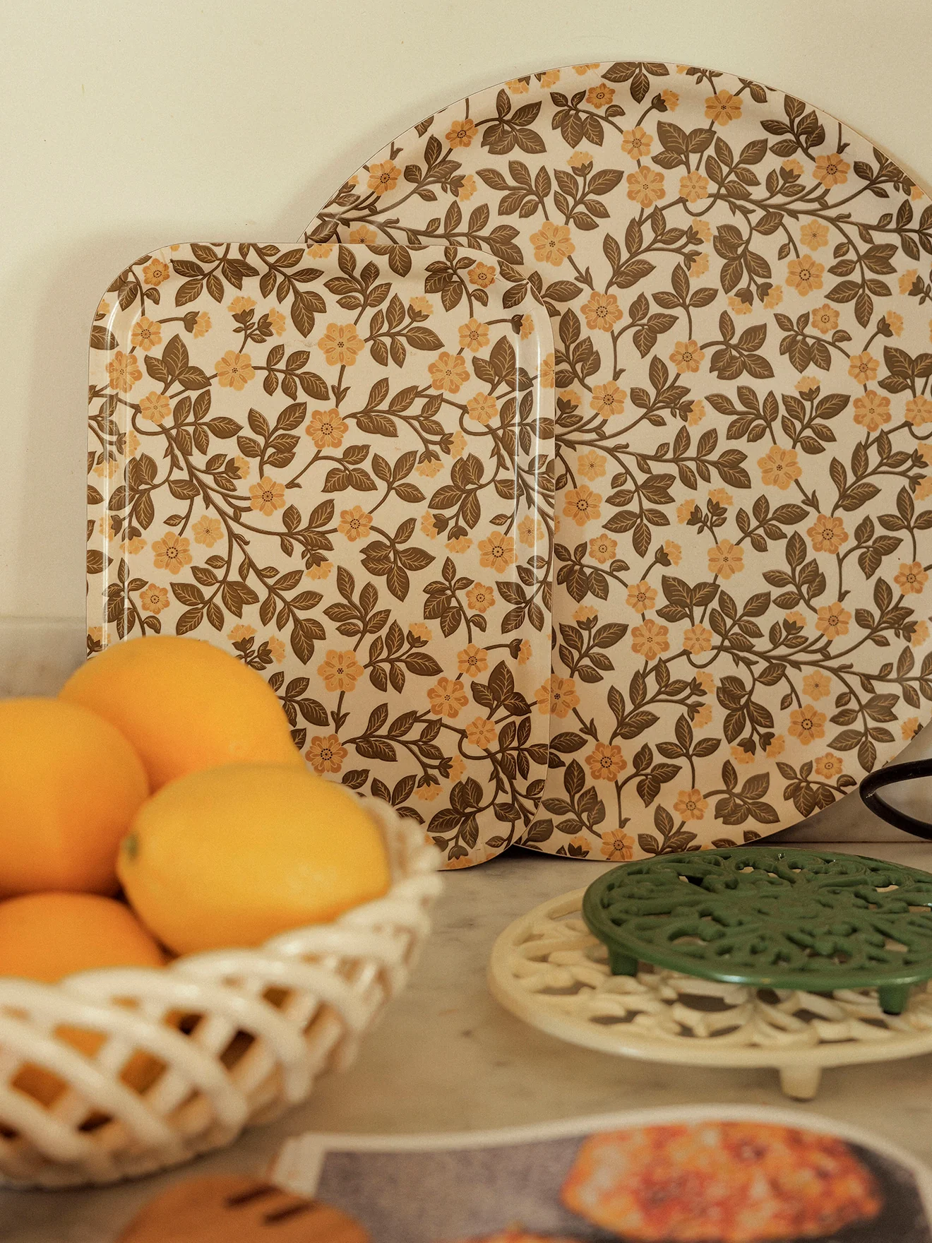 Plateau floral rond en bois - Image 4