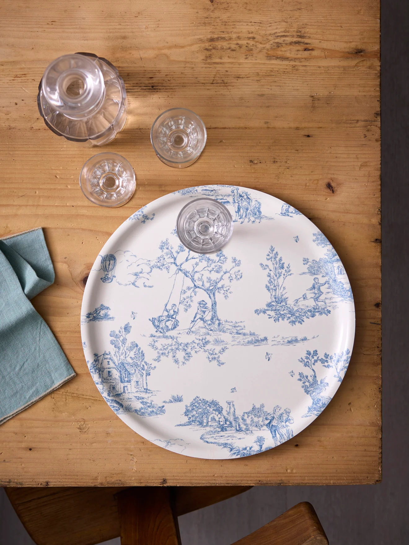 Plateau rond en bois "Esprit Jouy" - Image 9