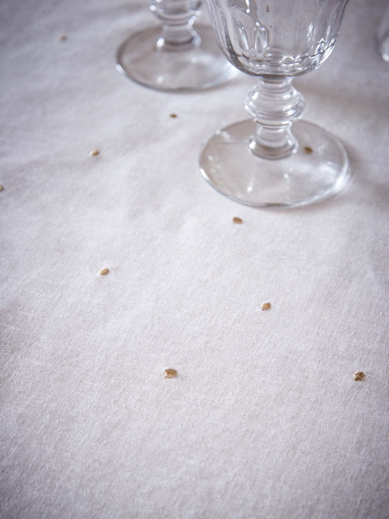 Serviette de table à pois dorés en coton tramé aspect lin par lot de 4 - Image 4