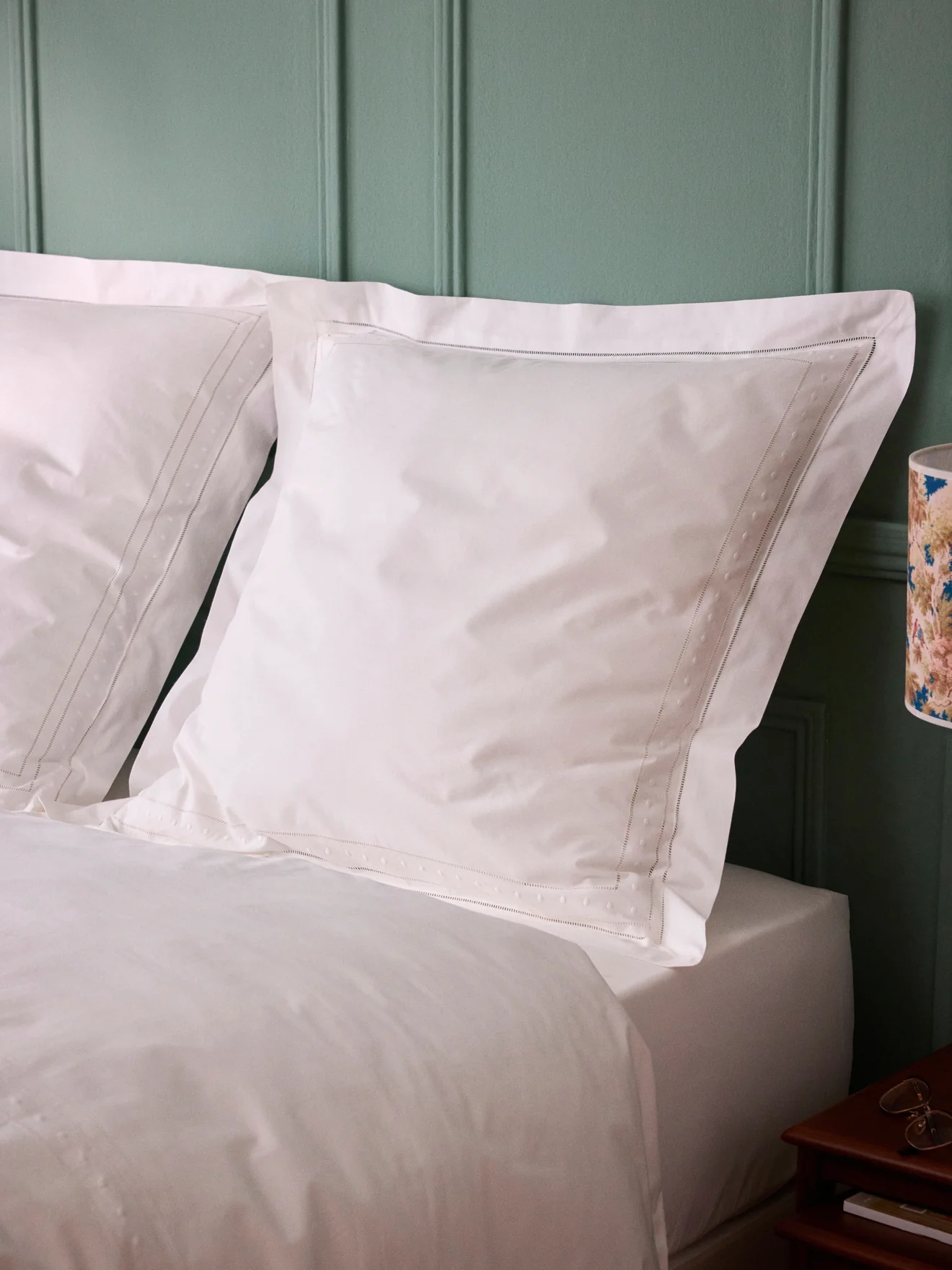 Taie d'oreiller percale de coton brodée "Aglaé"