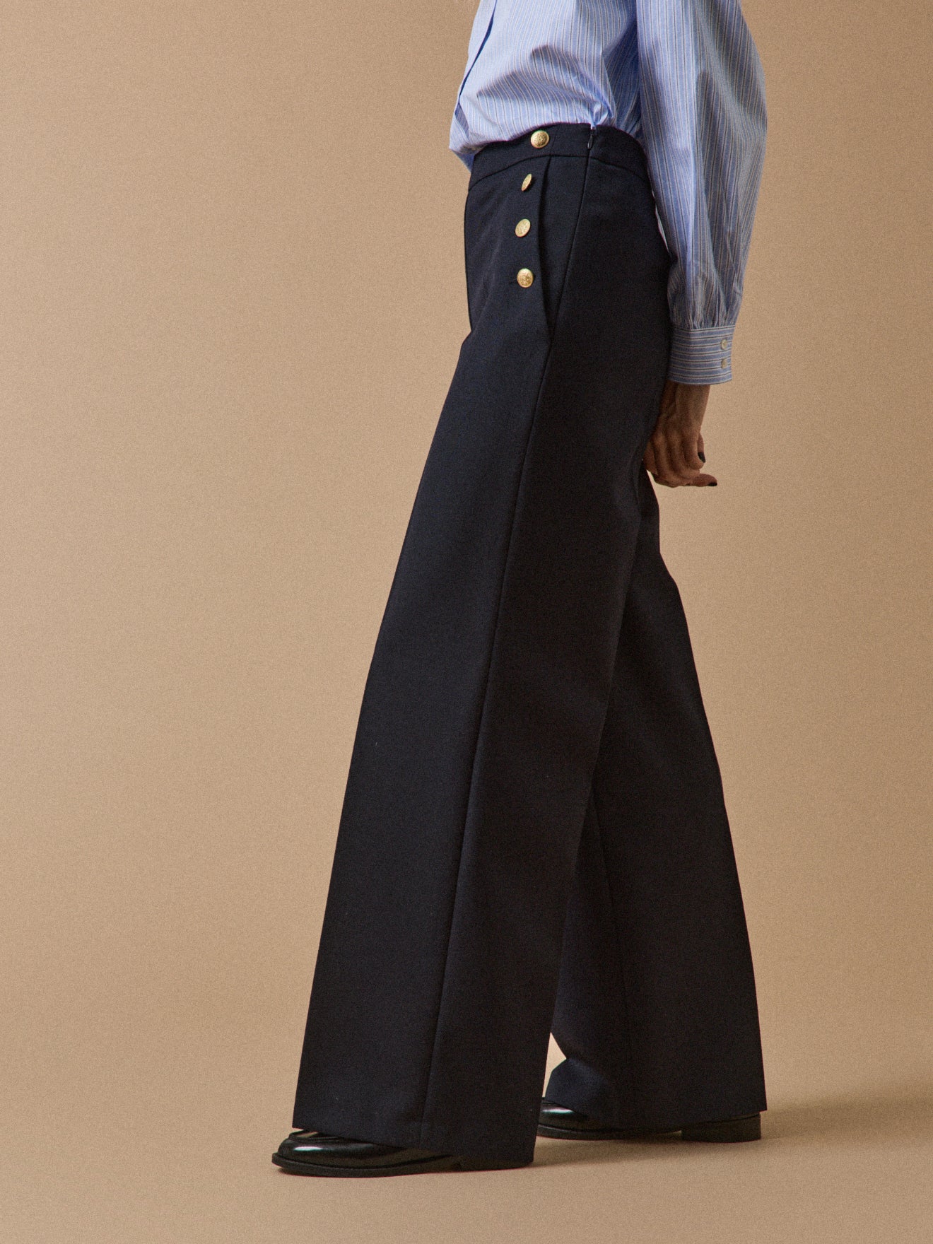 Pantalon large à pont boutons dorés femme Maé - Image 4