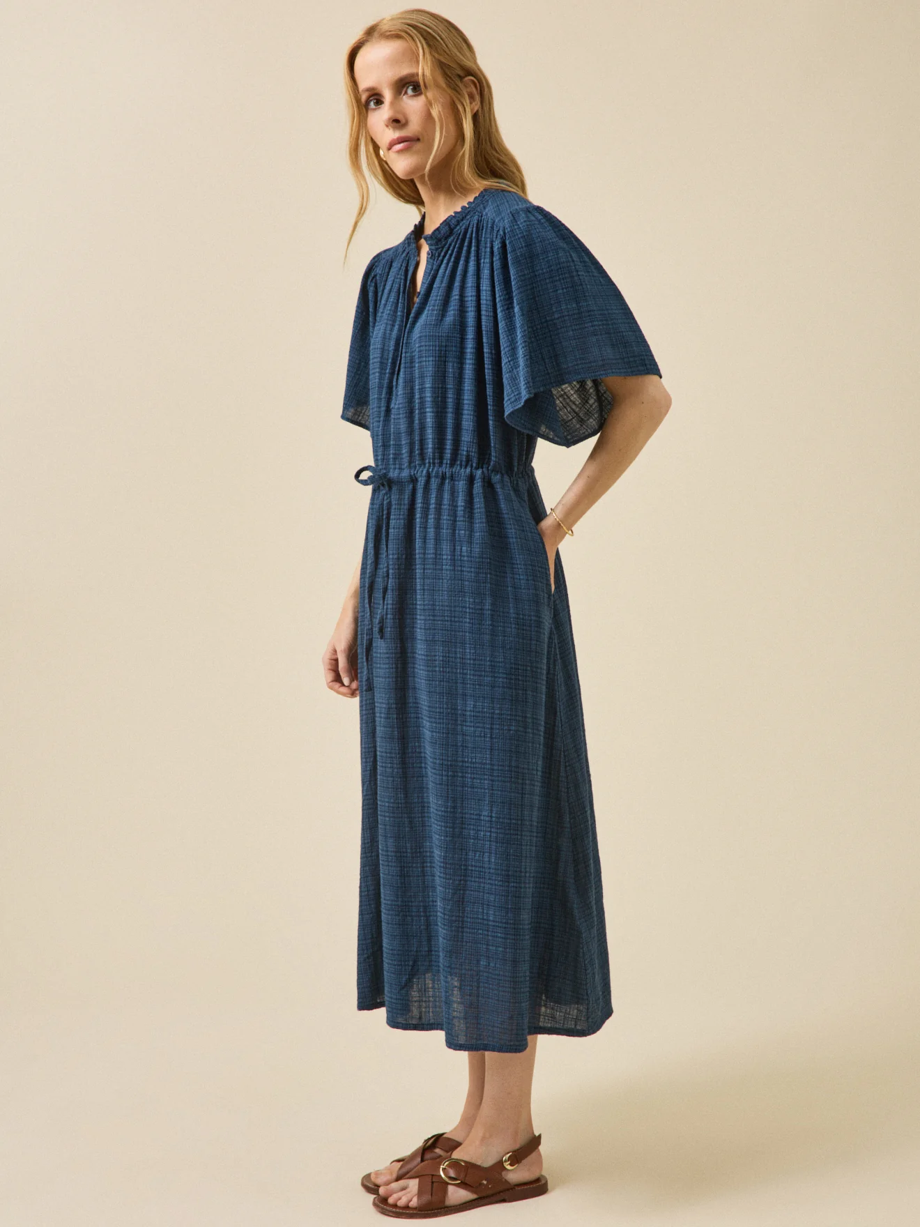 Robe longue en crépon manches papillon femme - Image 6
