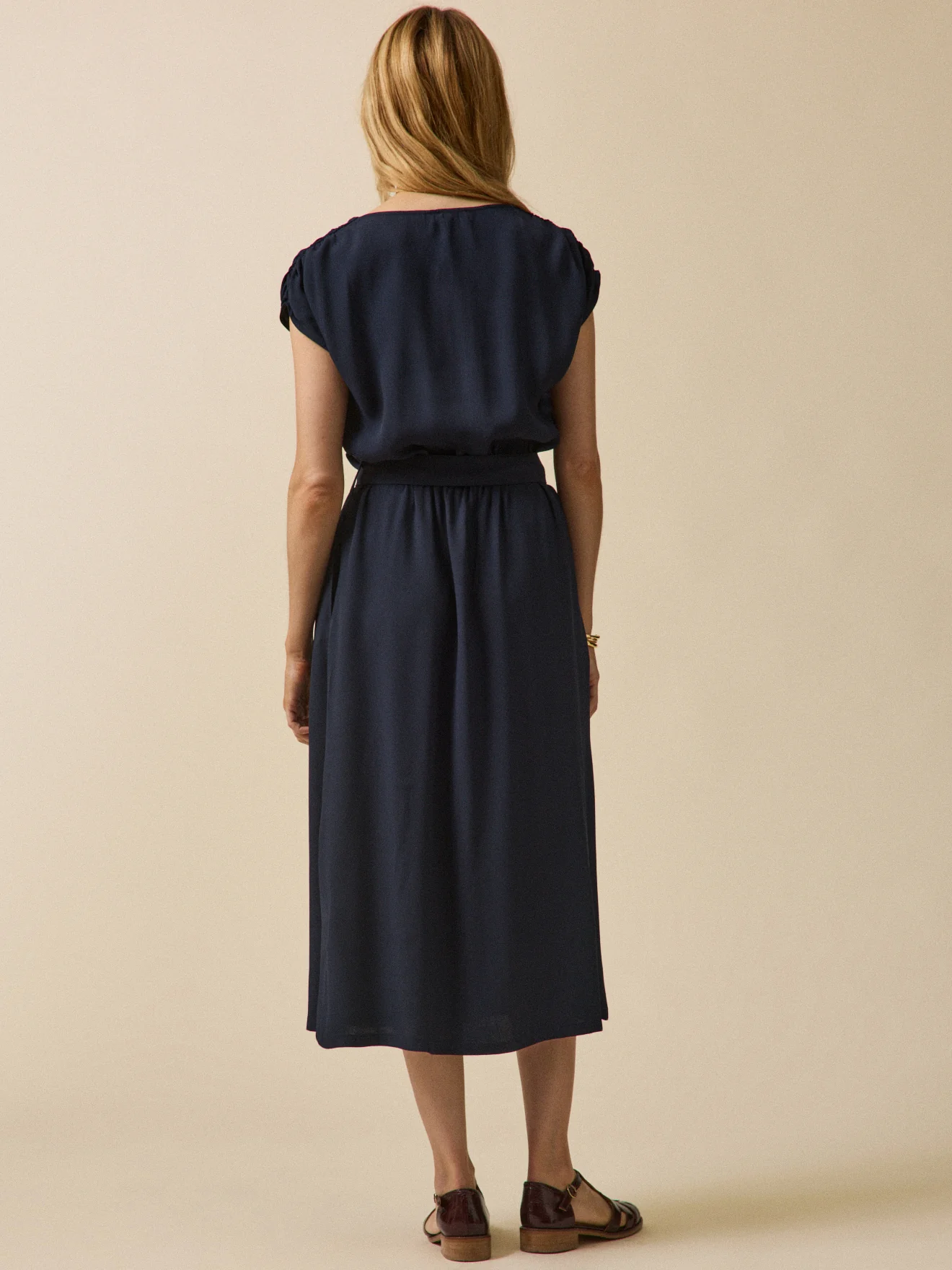 Robe sans manches crêpe uni femme - Image 2
