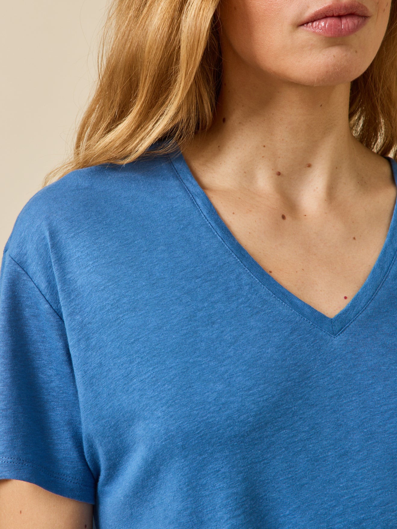 T-shirt col V femme lin et viscose - Image 3